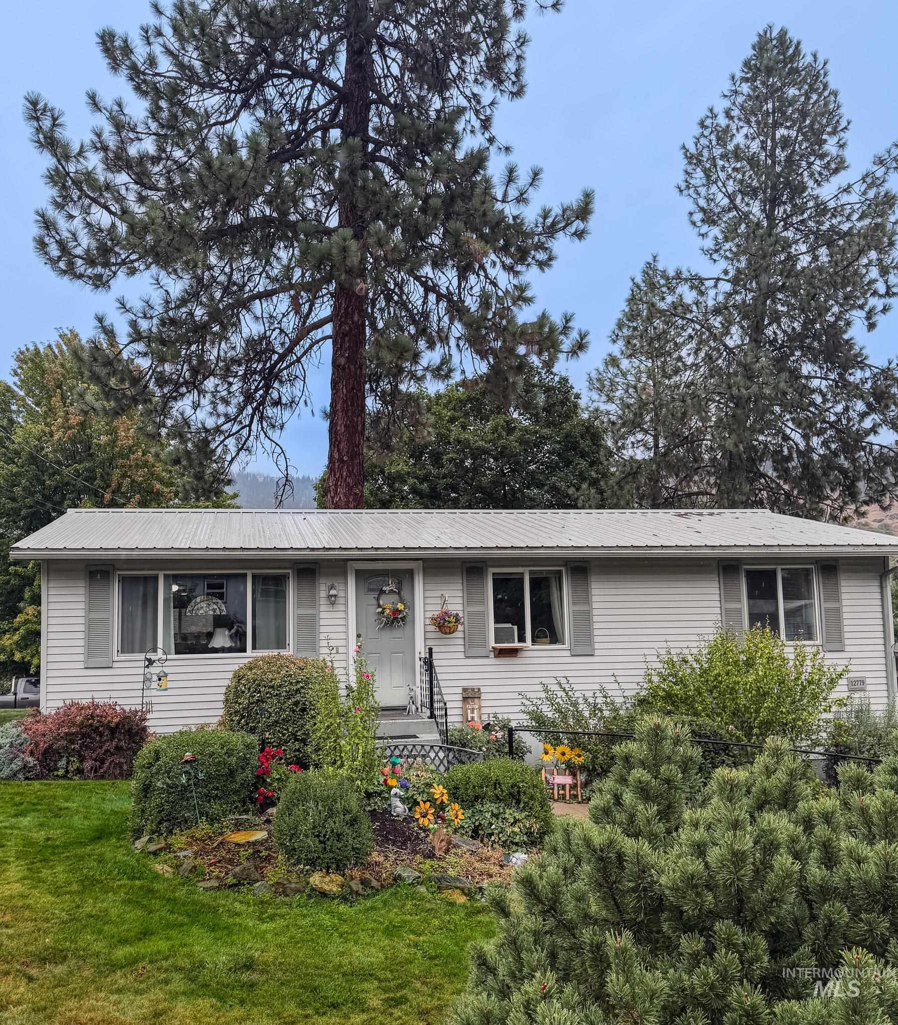12779 Hartford Property Photo 1