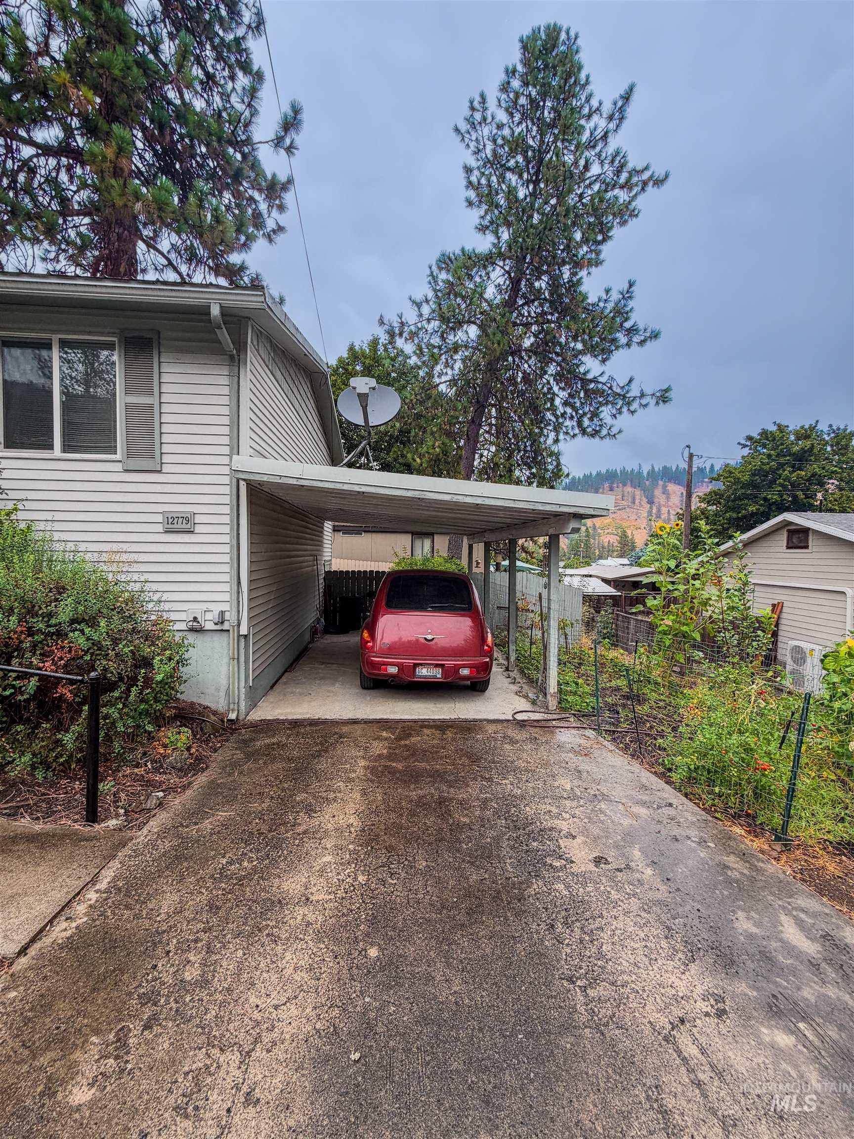 12779 Hartford Property Photo 16