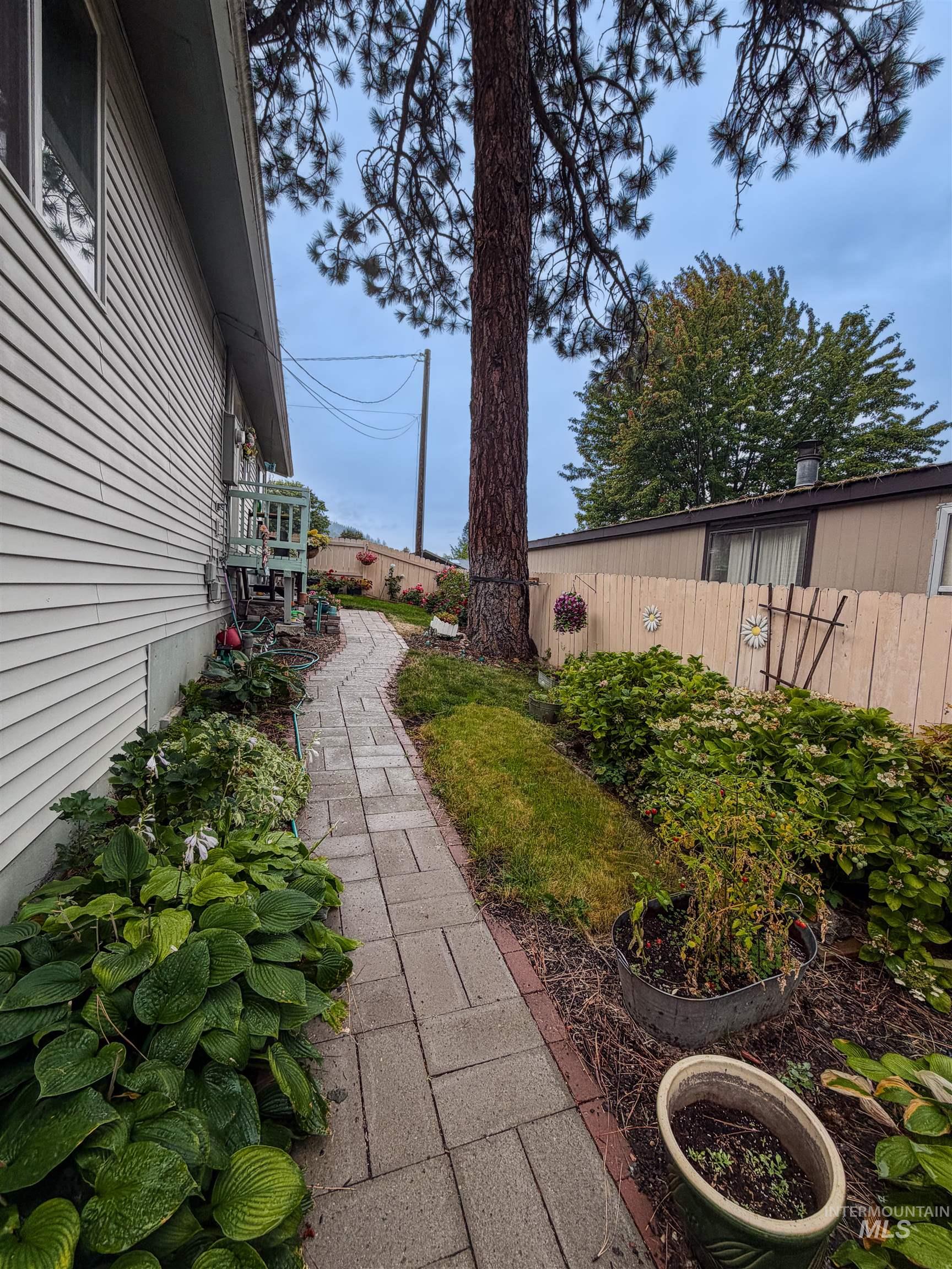 12779 Hartford Property Photo 17