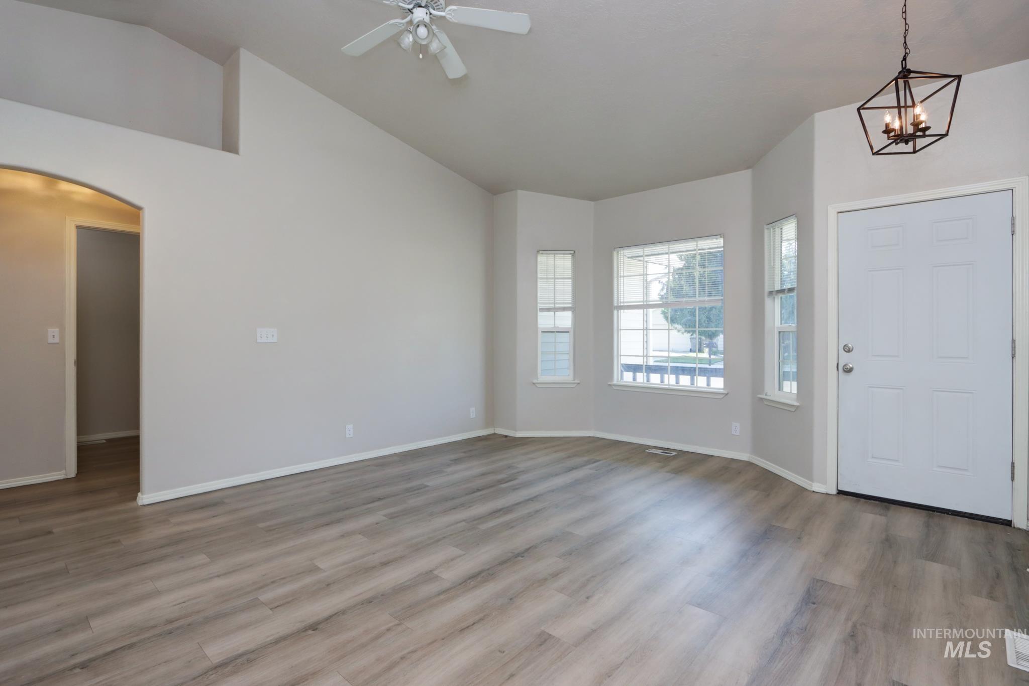 1914 W Curlew Property Photo 3
