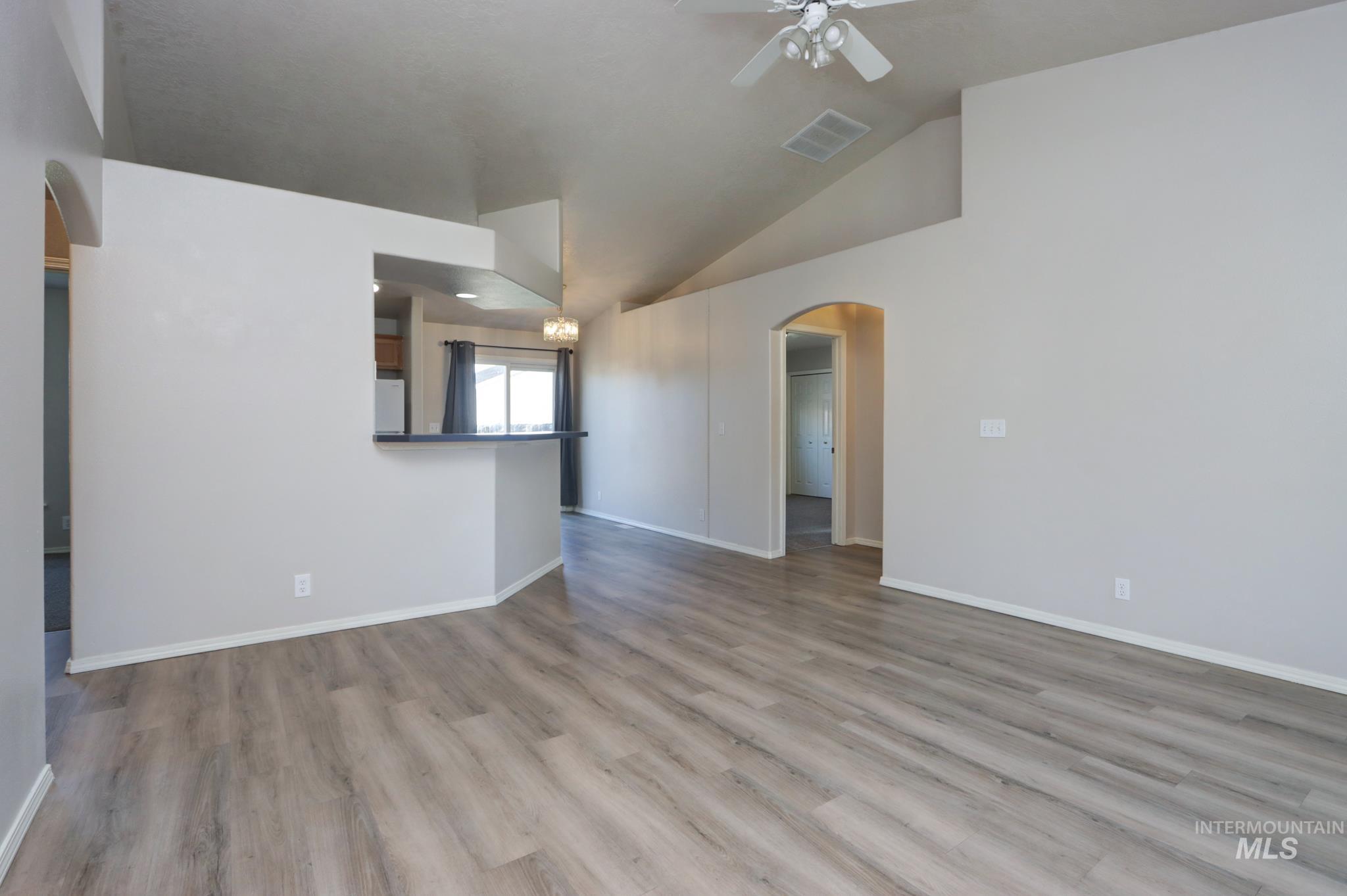 1914 W Curlew Property Photo 4