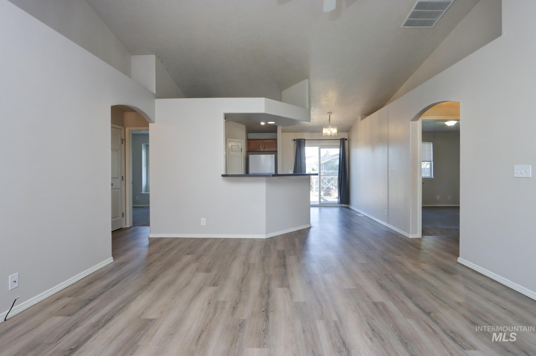 1914 W Curlew Property Photo 5