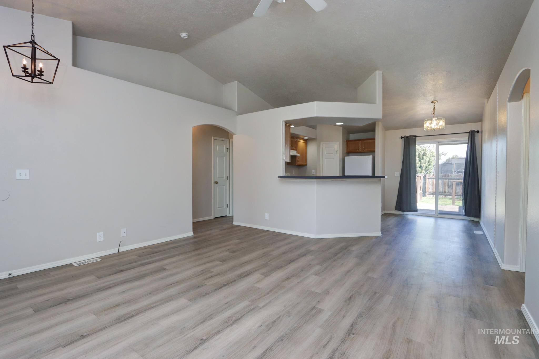 1914 W Curlew Property Photo 6