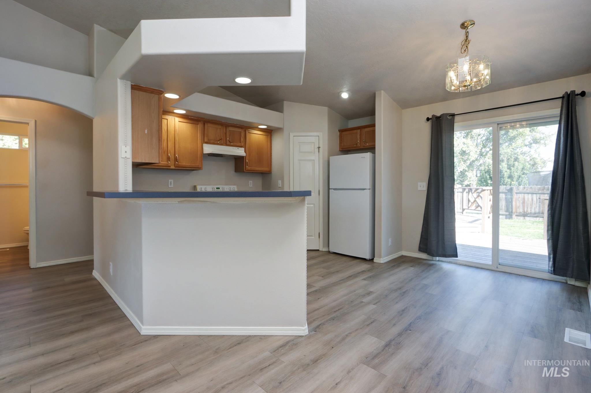 1914 W Curlew Property Photo 7