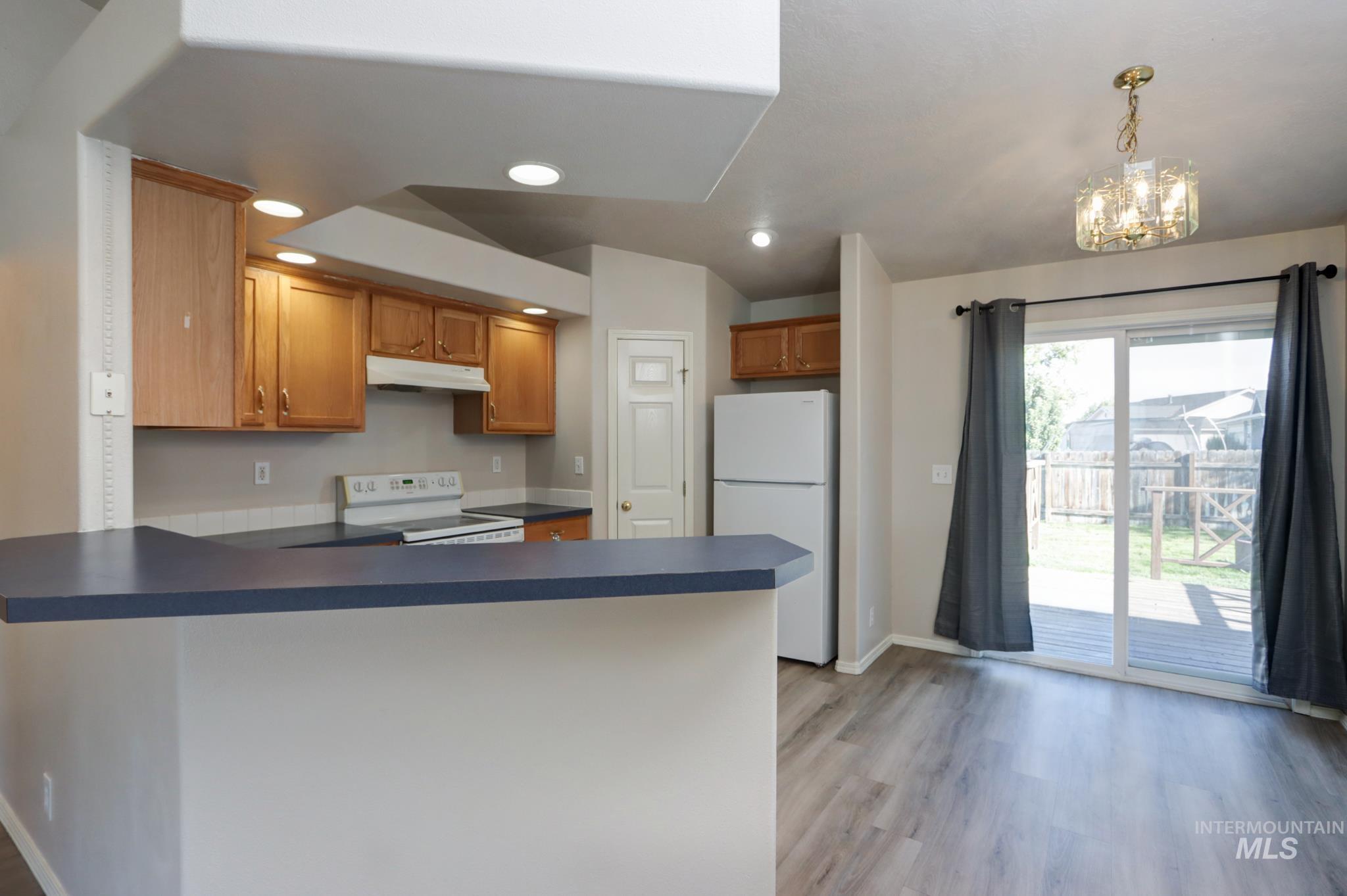 1914 W Curlew Property Photo 8