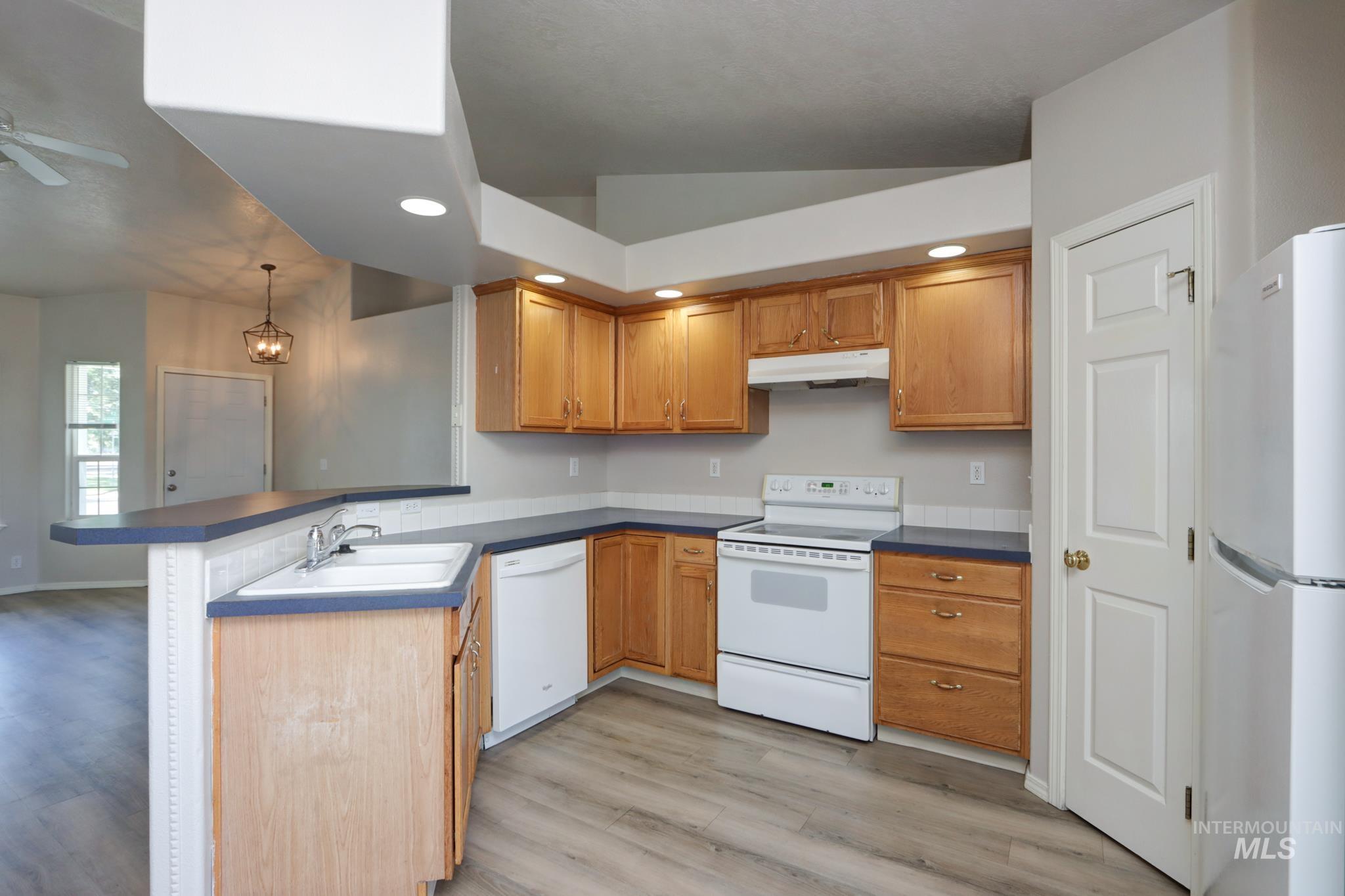 1914 W Curlew Property Photo 12
