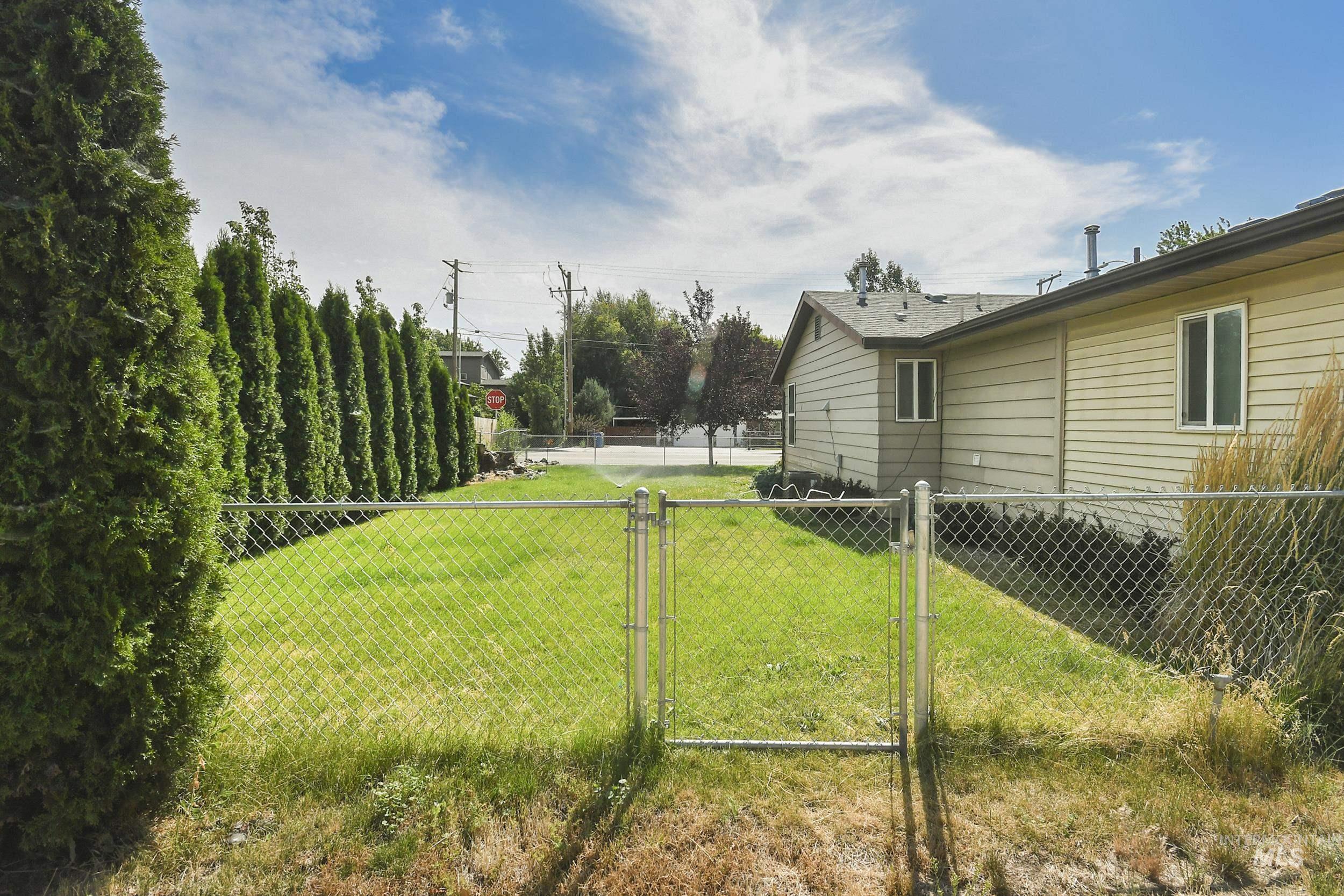4382 N Adams St Property Photo 17