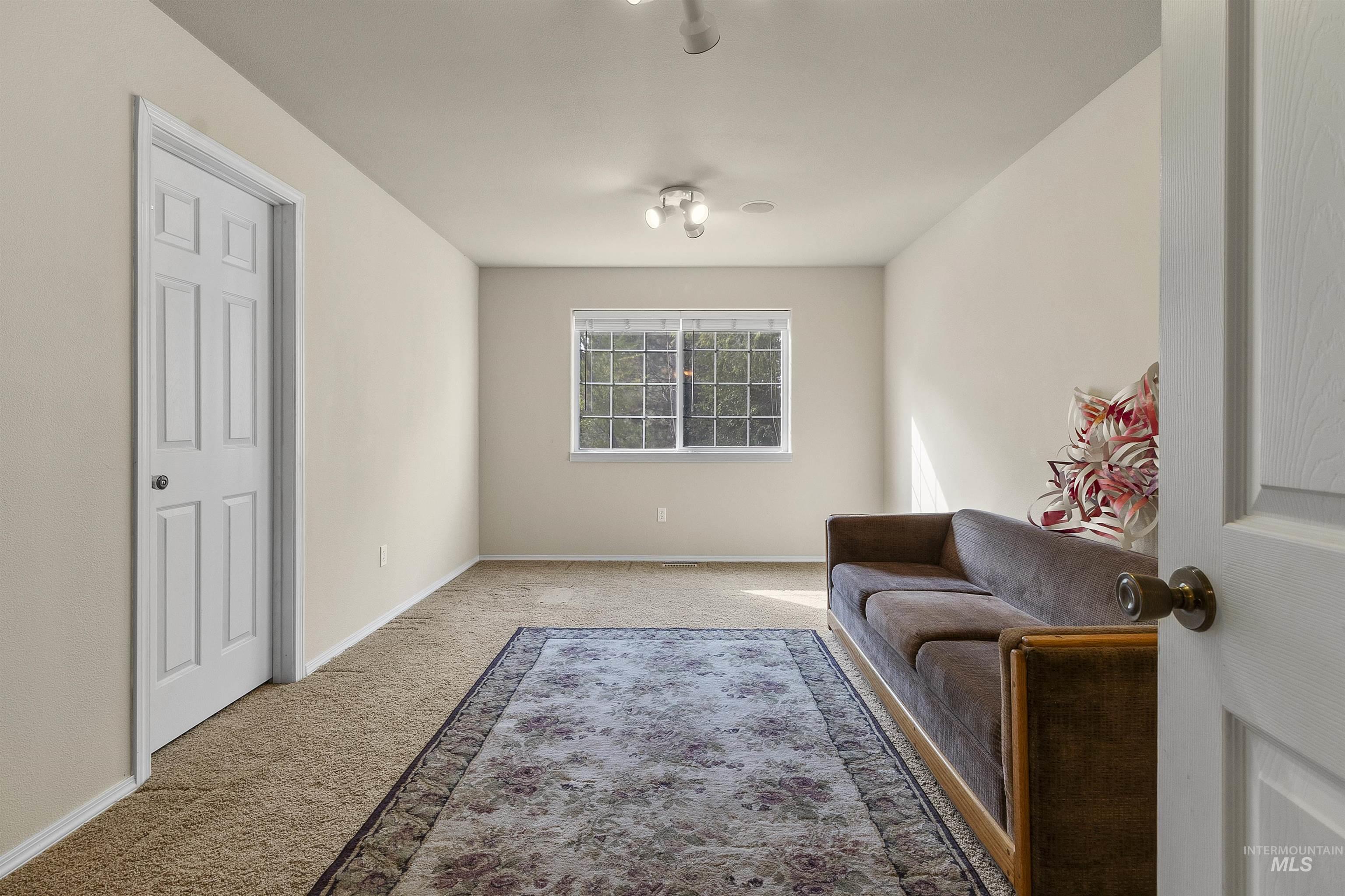 1060 Canterwood Property Photo 28