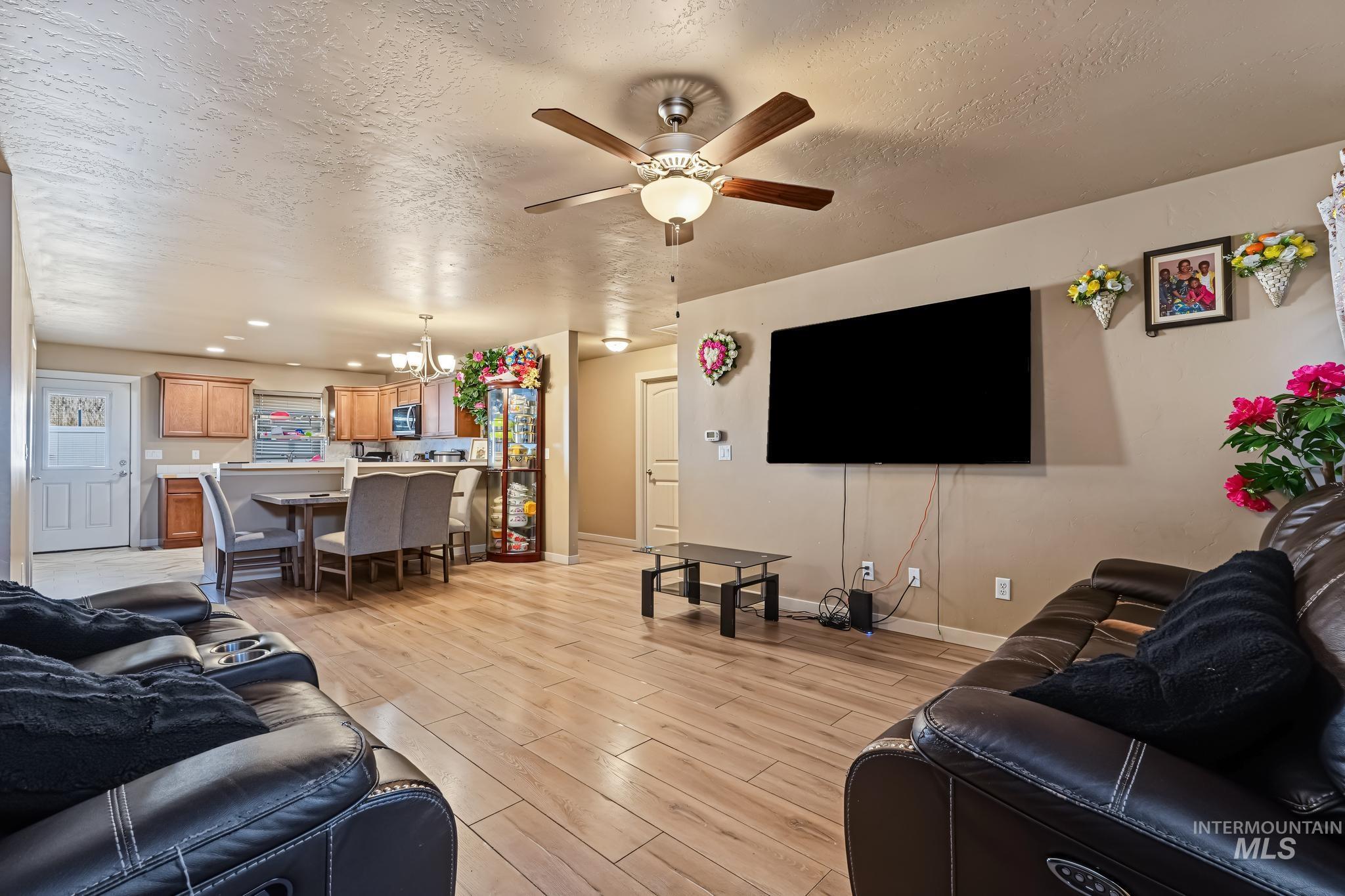 7764 Gary Ln Property Photo 3