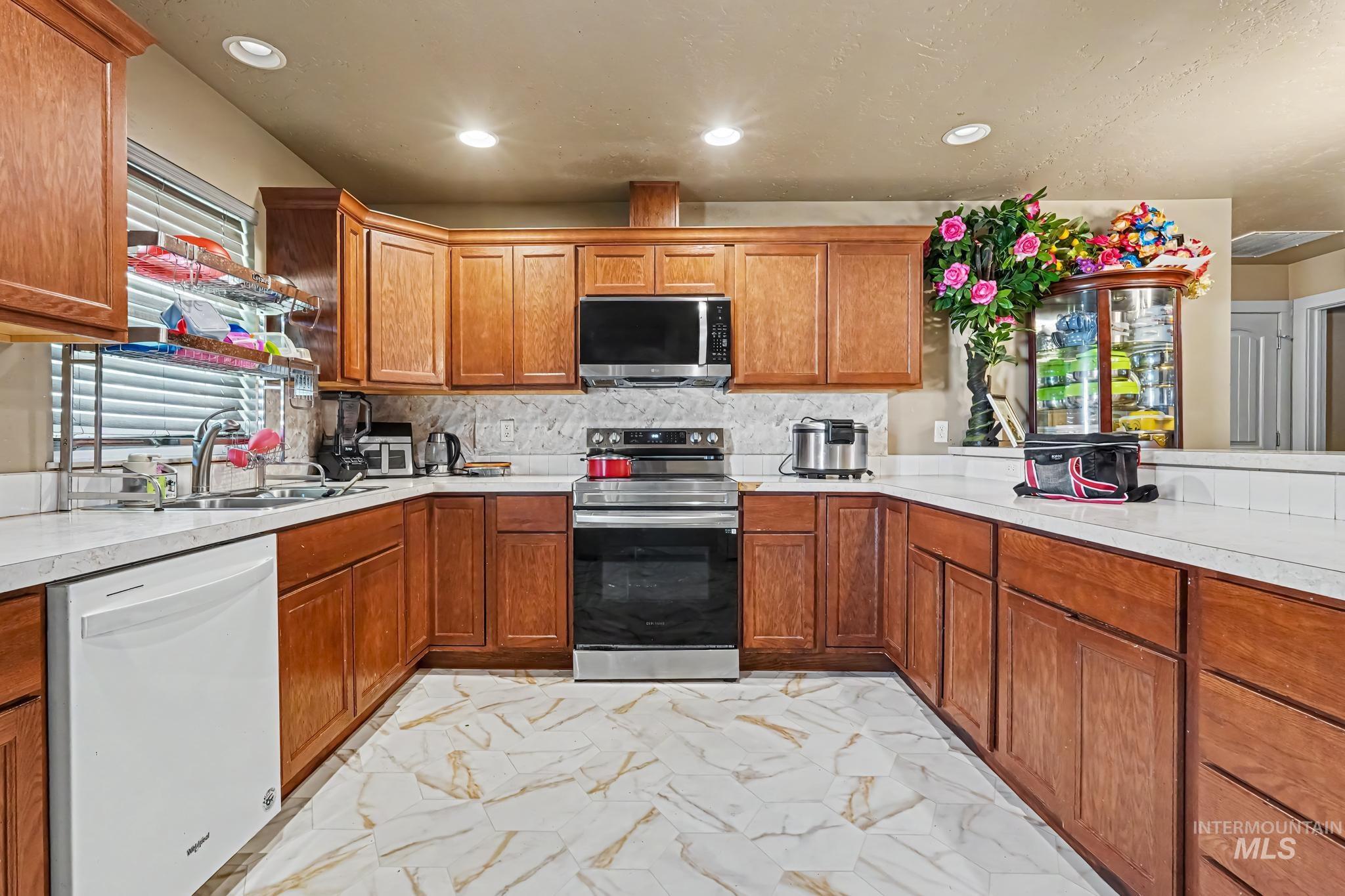 7764 Gary Ln Property Photo 8