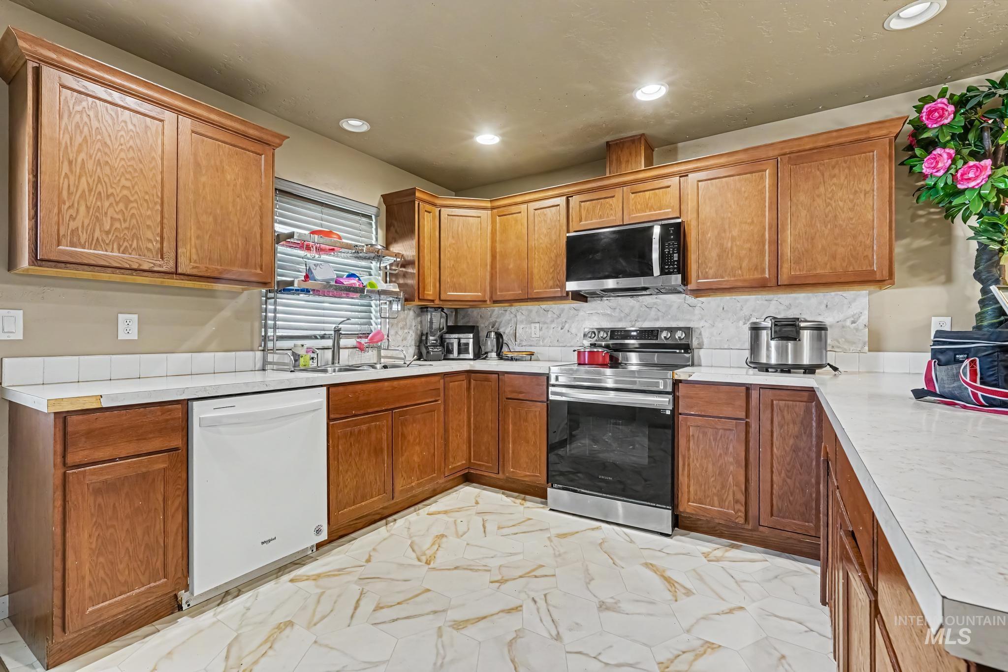 7764 Gary Ln Property Photo 9