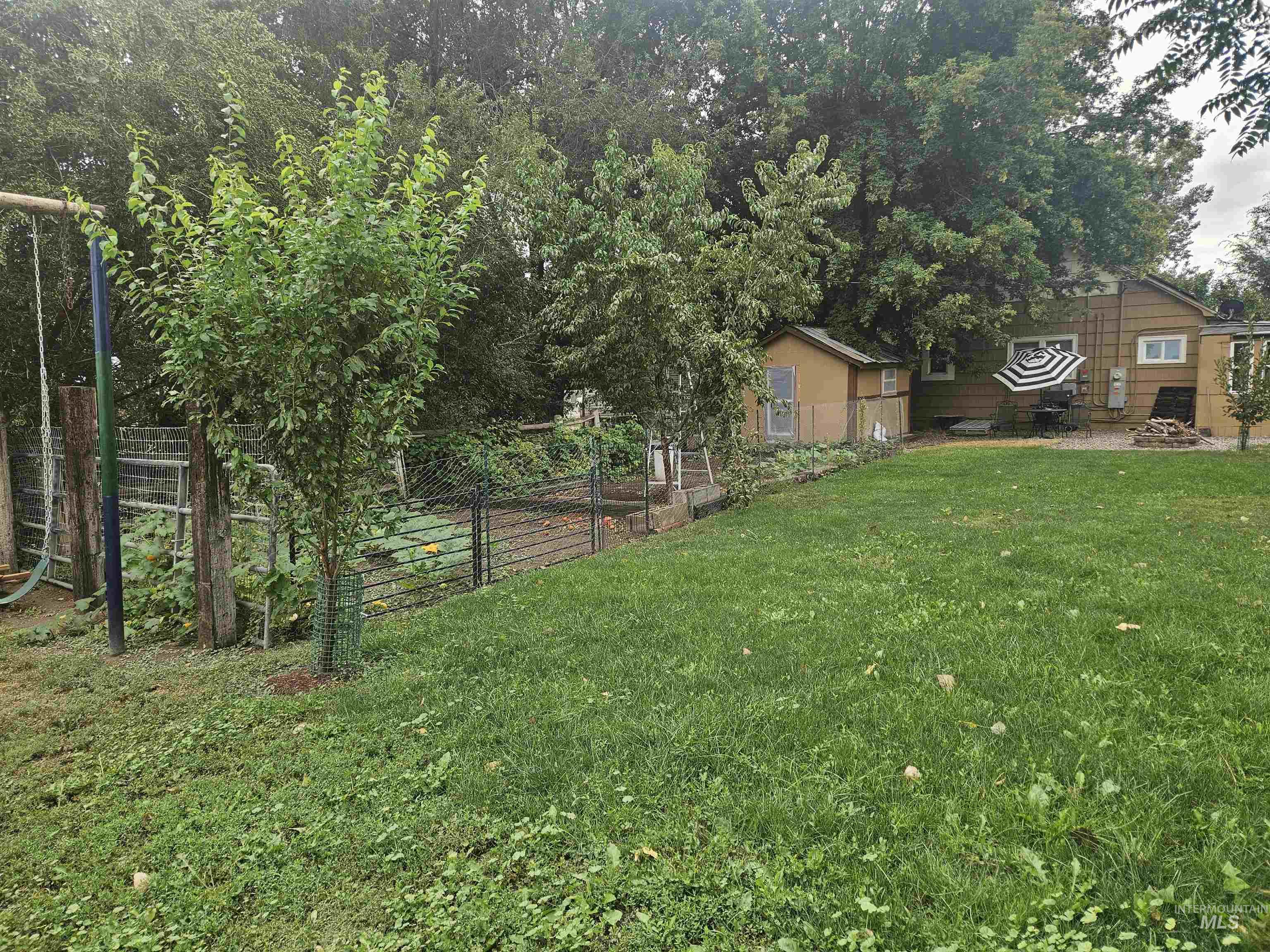 213 E Montana Property Photo 3