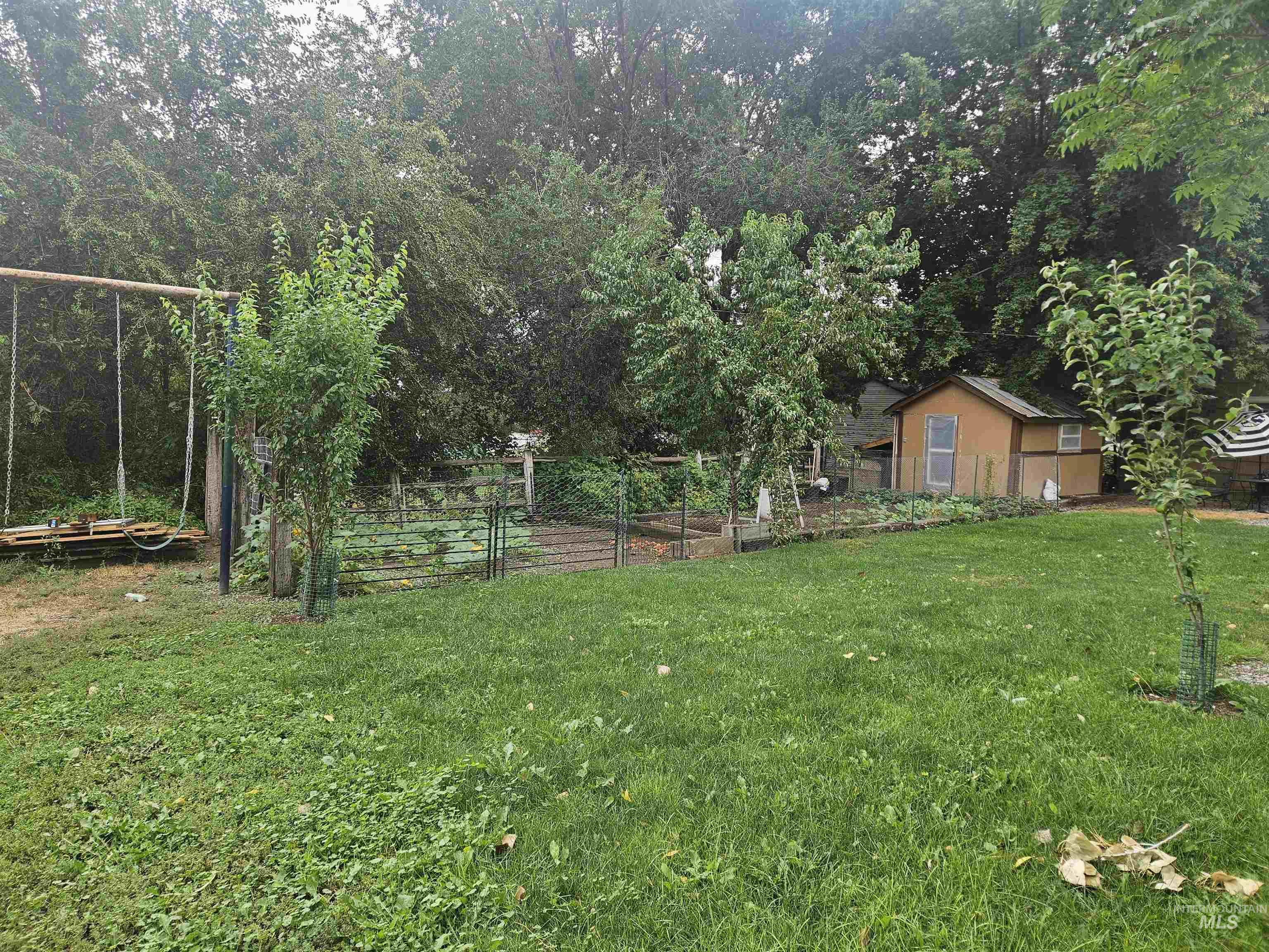 213 E Montana Property Photo 19