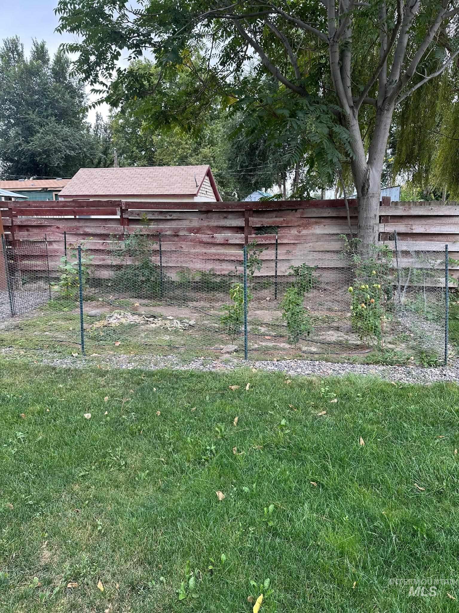 213 E Montana Property Photo 23