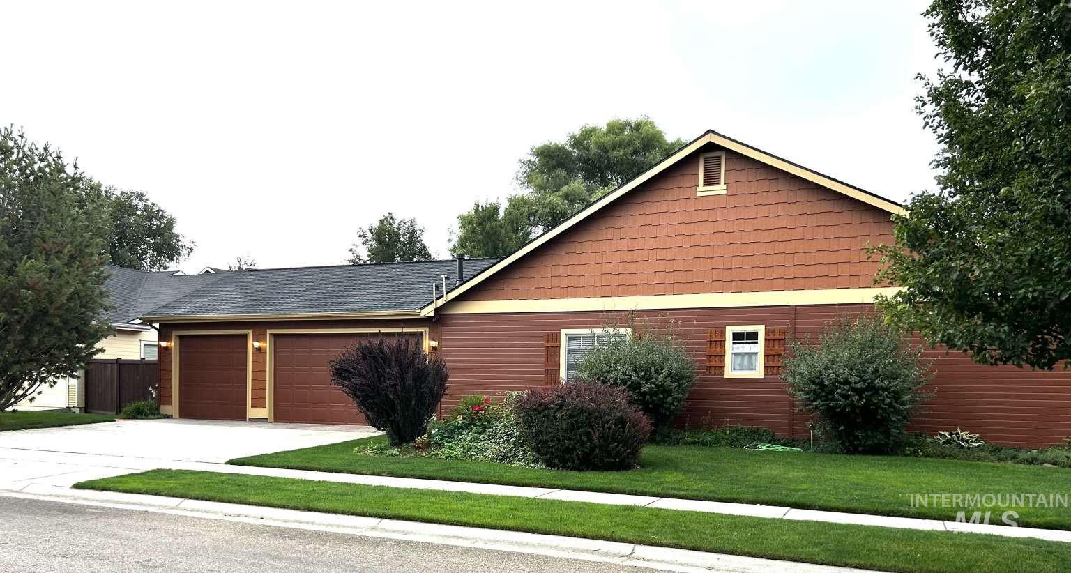 3738 N Hollymount Way Property Photo 3