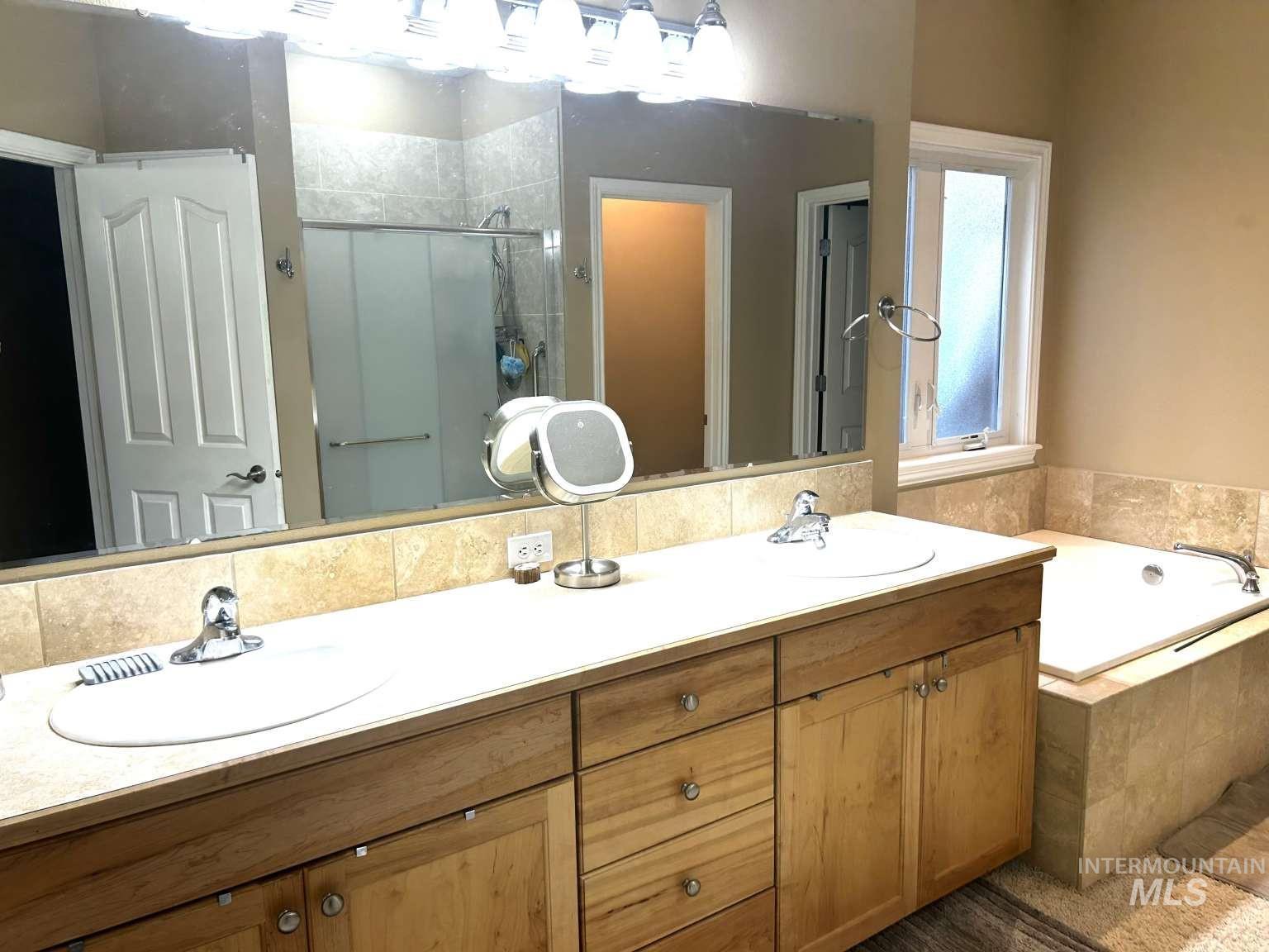 3738 N Hollymount Way Property Photo 11
