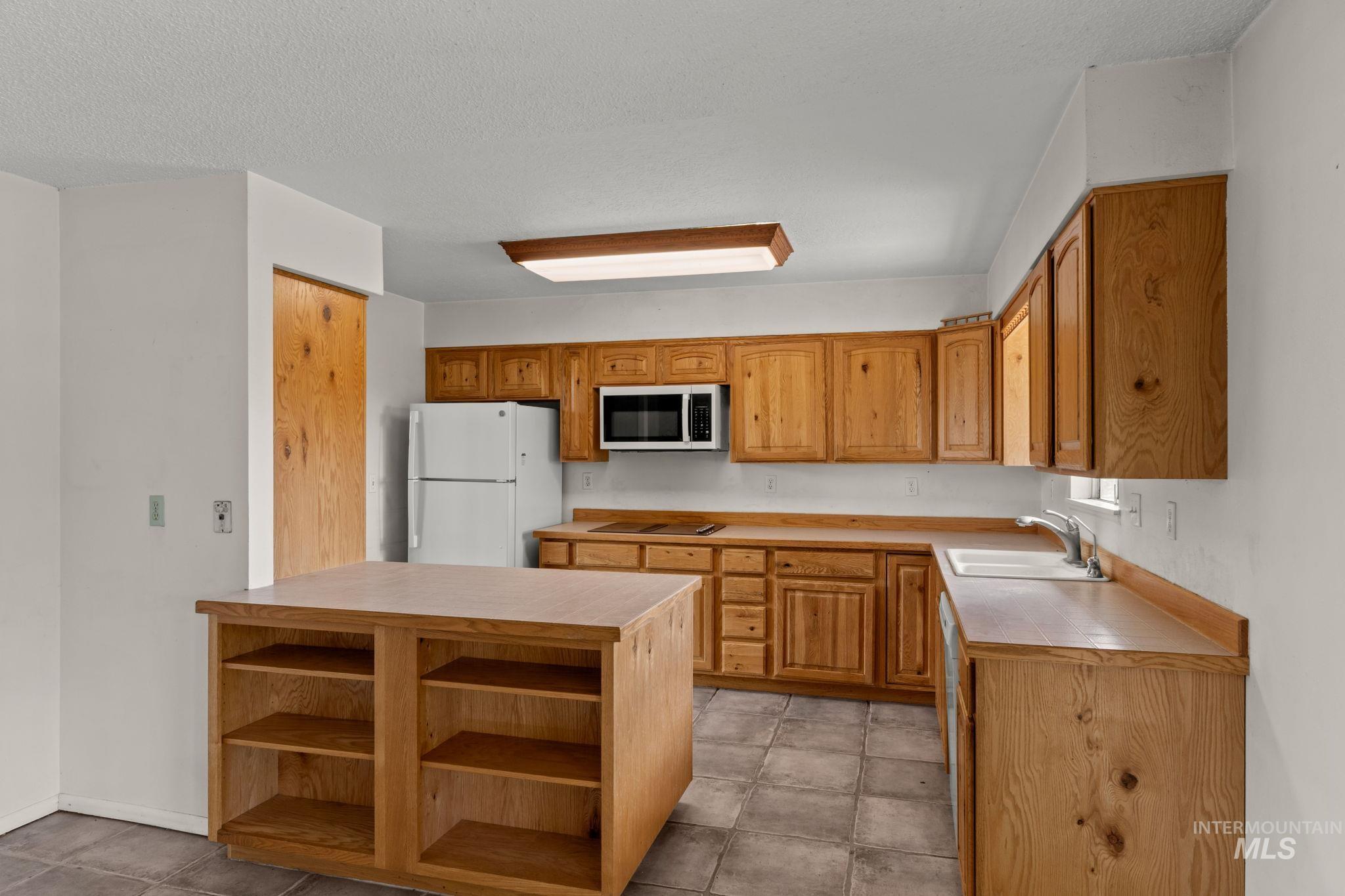 1296 E 4400 N Property Photo 8