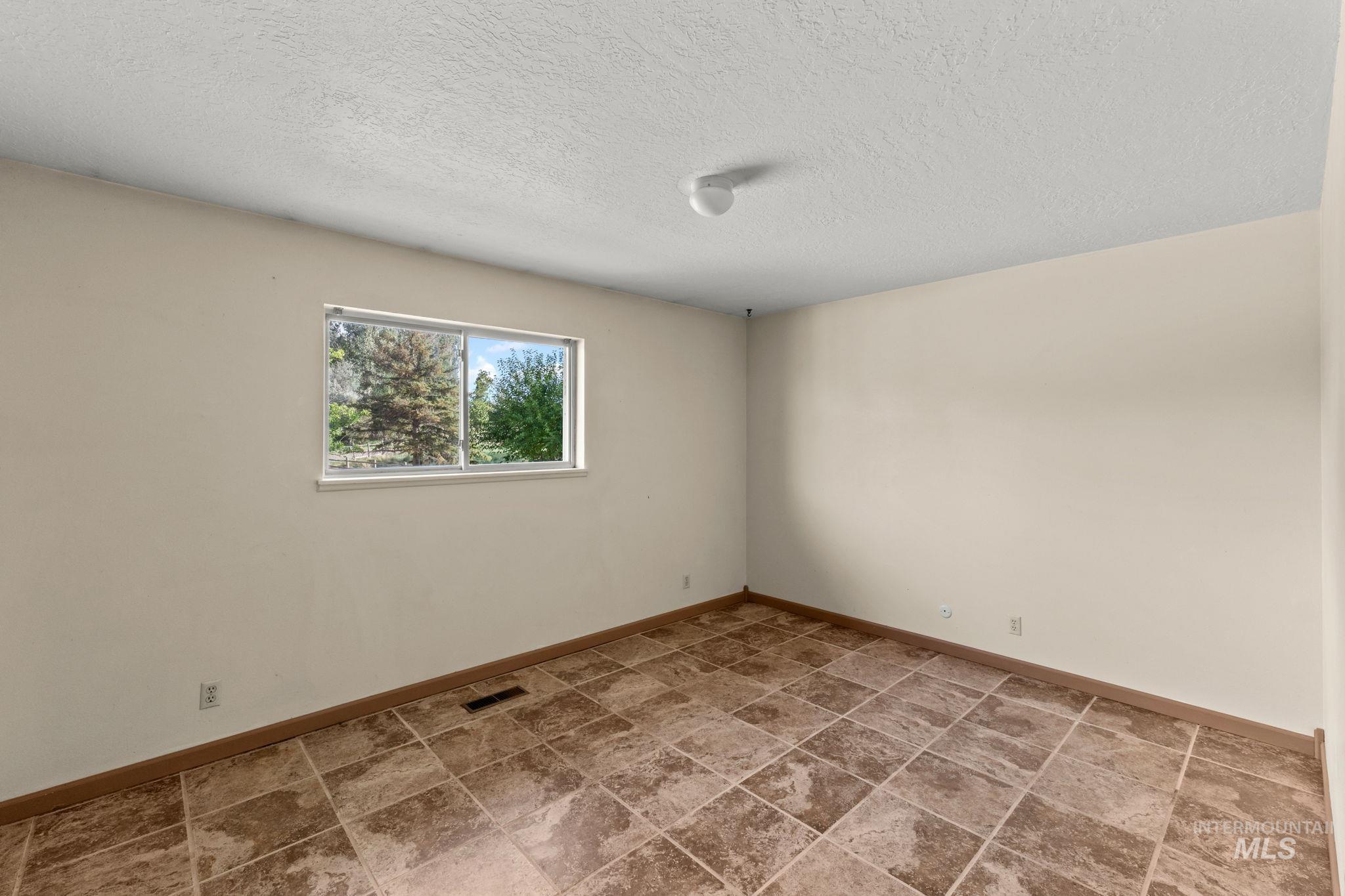 1296 E 4400 N Property Photo 11