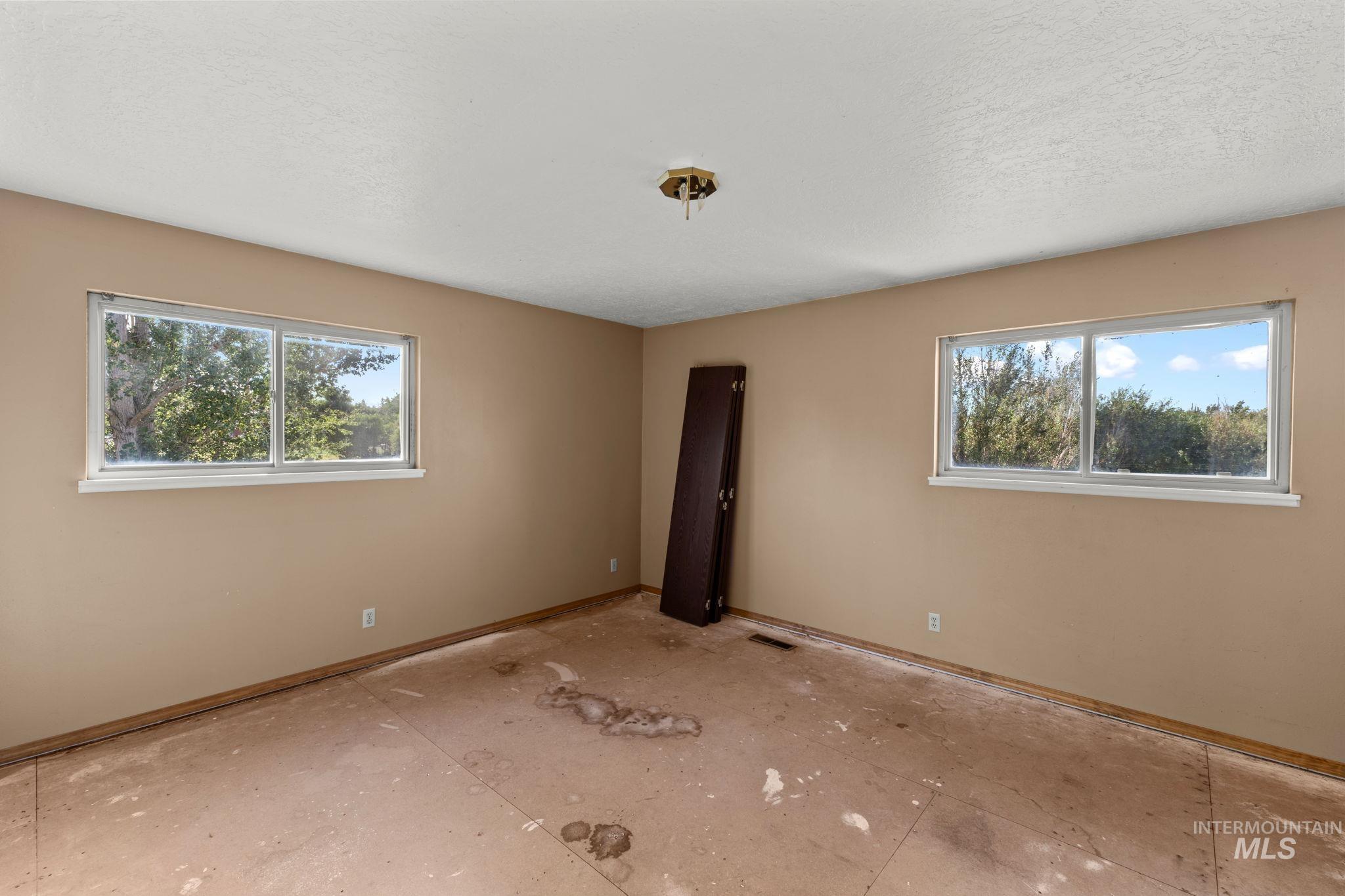 1296 E 4400 N Property Photo 13