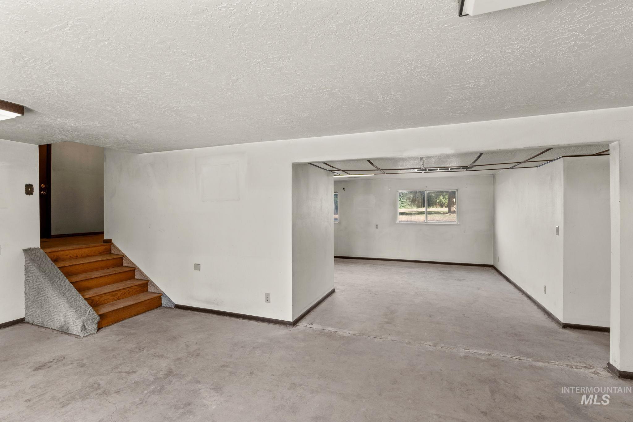 1296 E 4400 N Property Photo 22