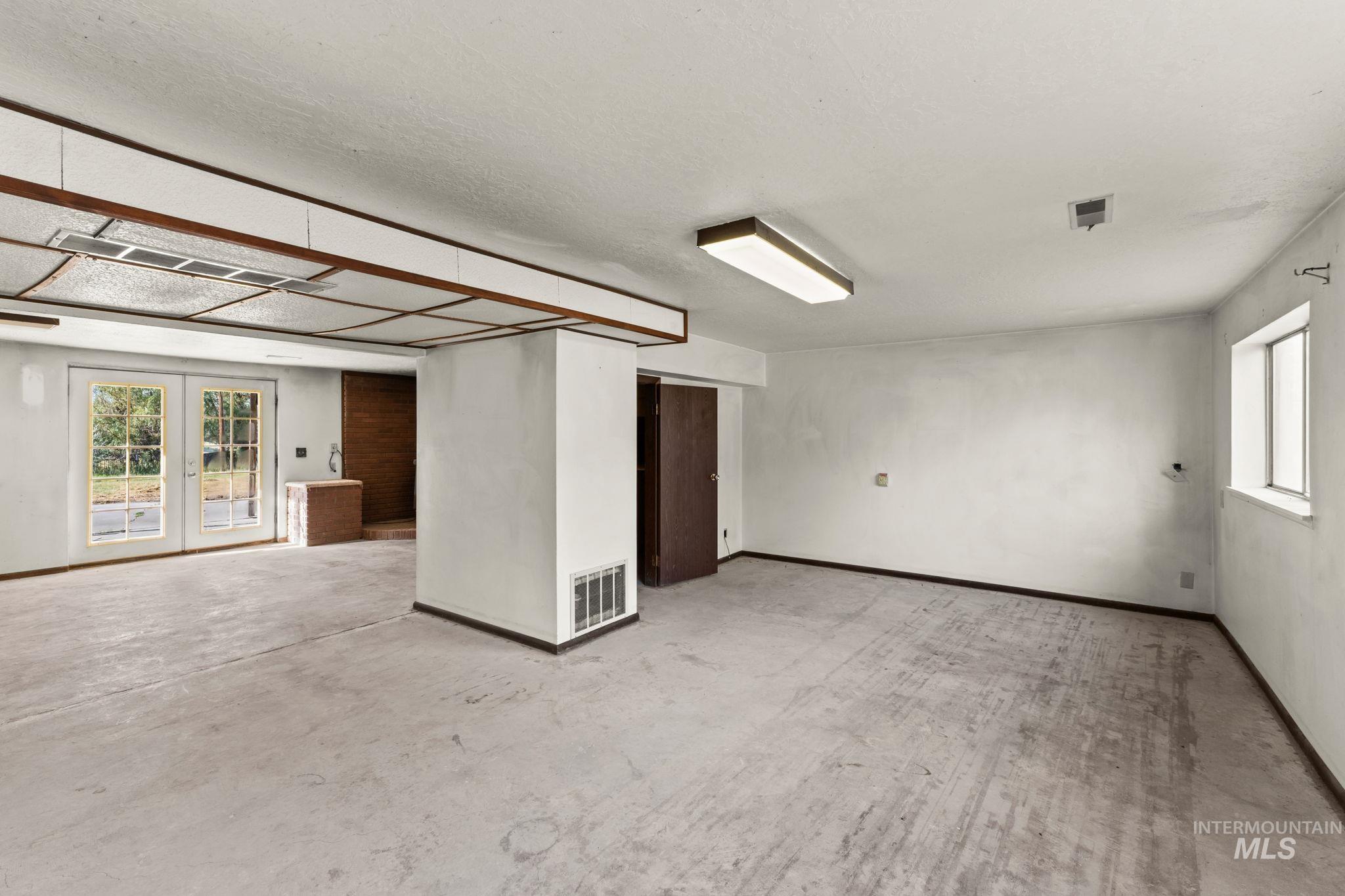 1296 E 4400 N Property Photo 23