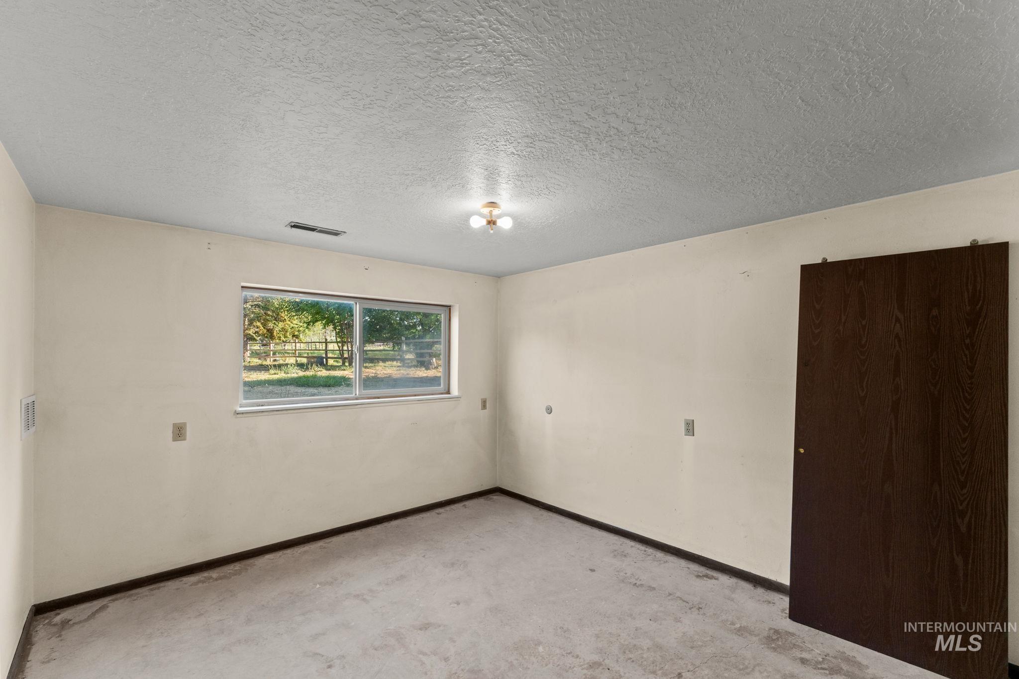 1296 E 4400 N Property Photo 26