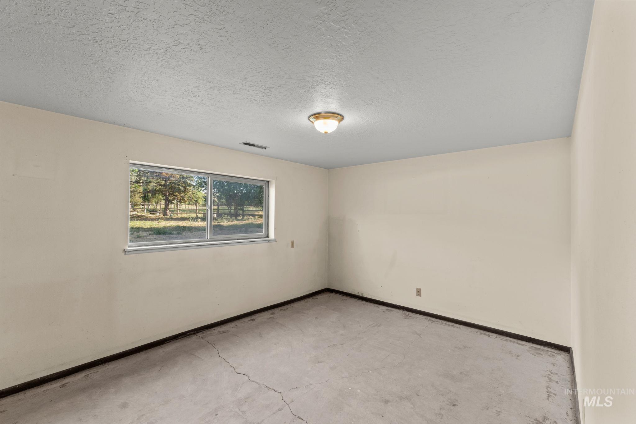 1296 E 4400 N Property Photo 27