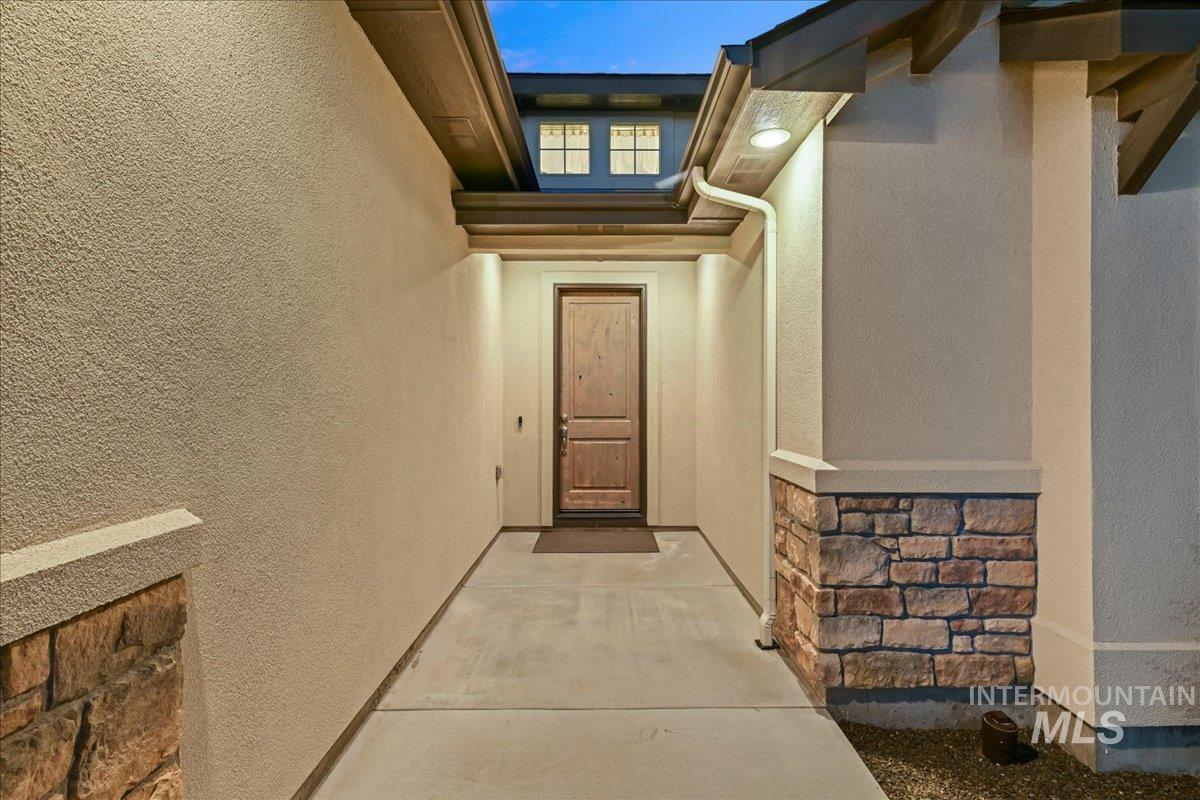 18080 N Treeline Ave Property Photo 3