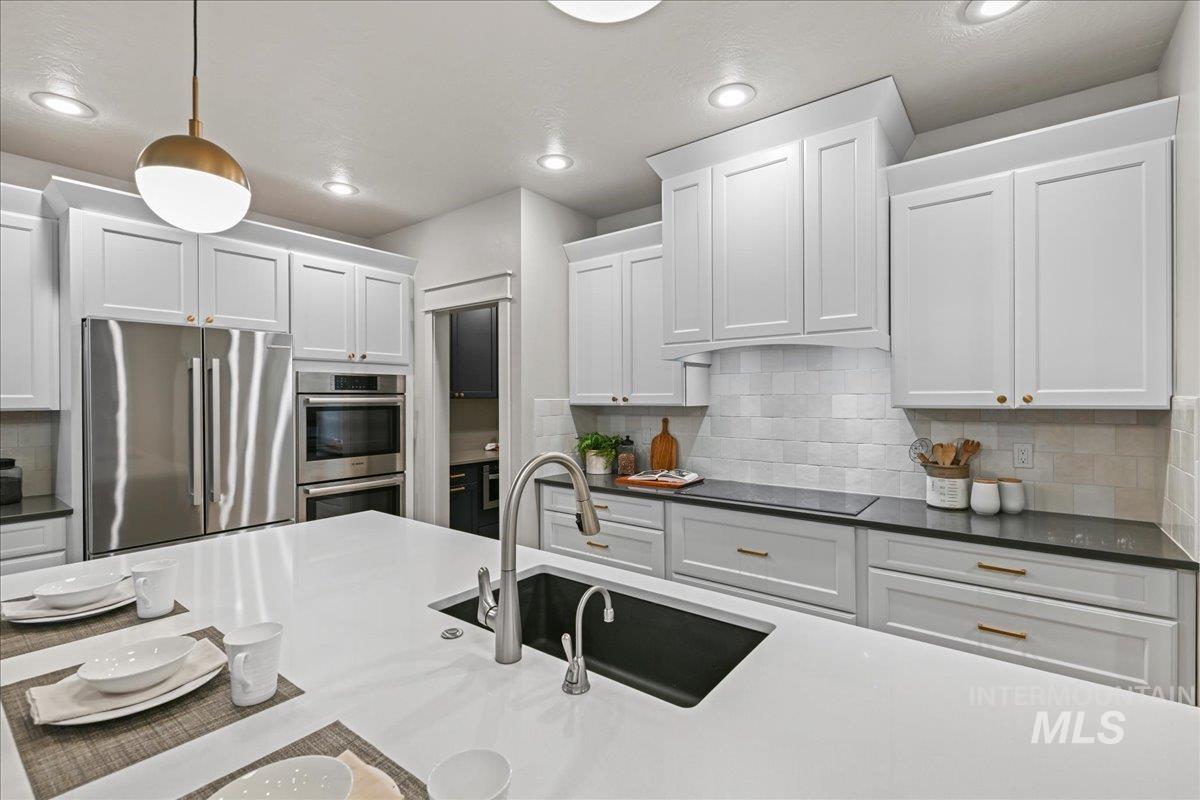 18080 N Treeline Ave Property Photo 9