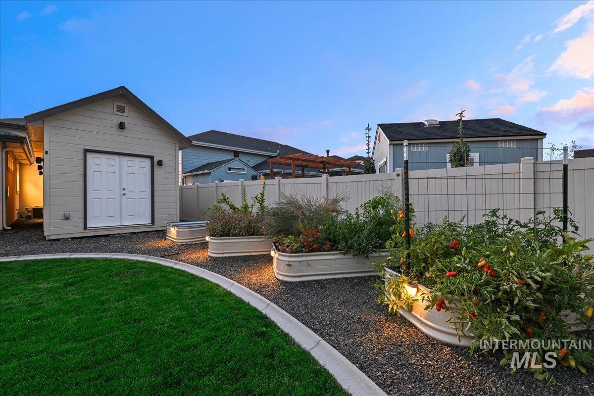 18080 N Treeline Ave Property Photo 38