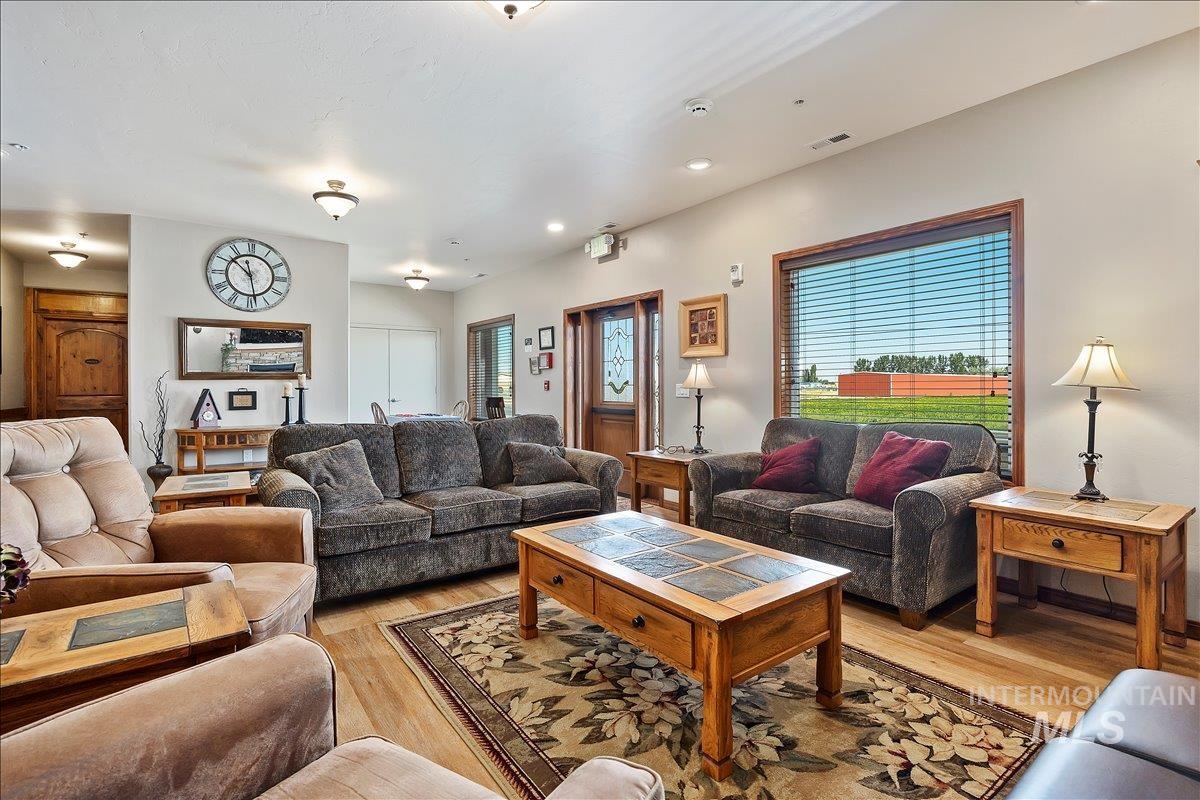 1221 21st Property Photo 8