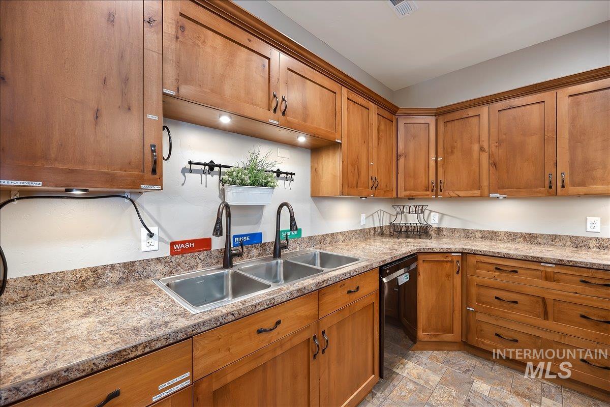 1221 21st Property Photo 15