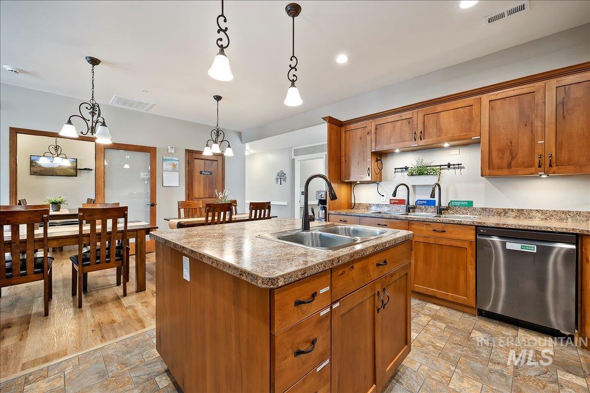 1221 21st Property Photo 17