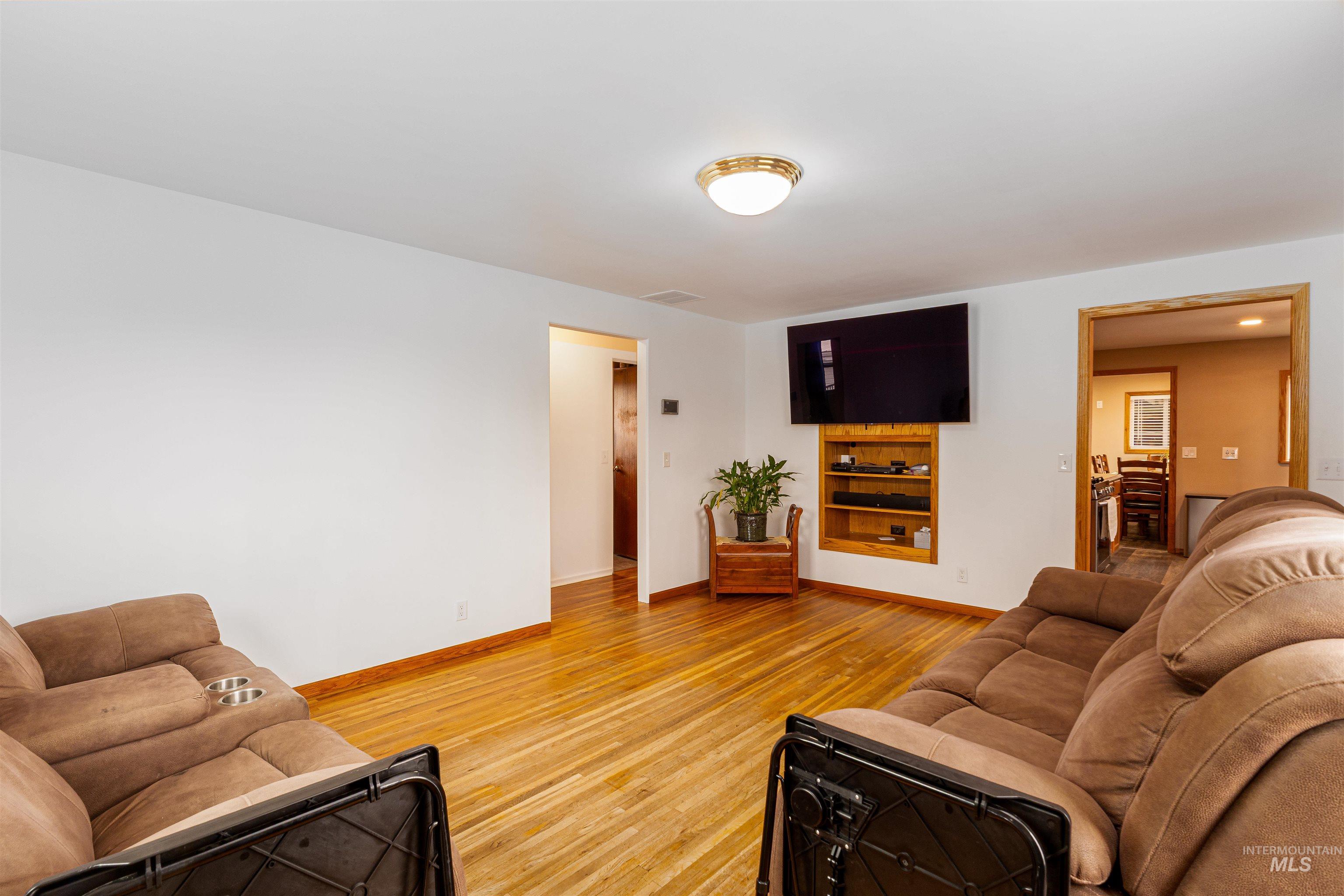 726 Linden Ave Property Photo 25