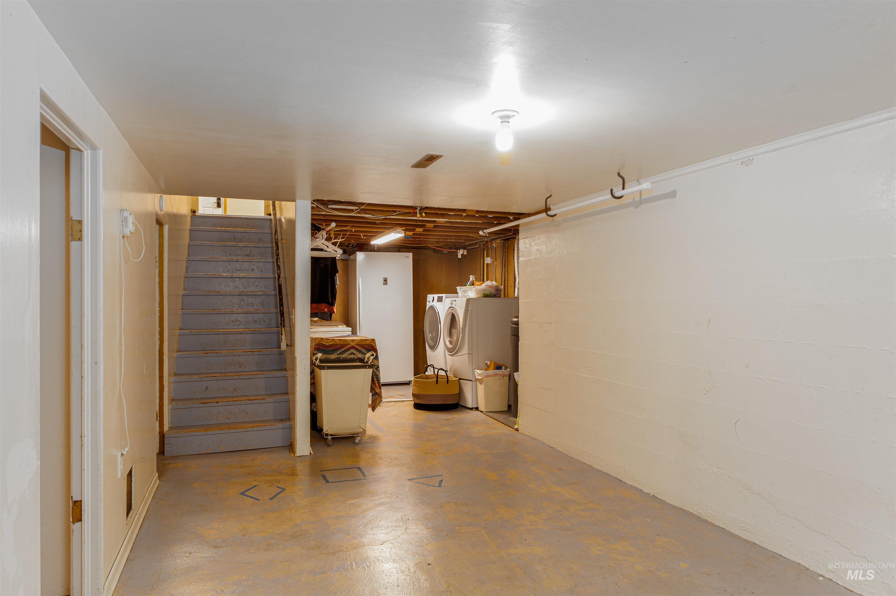 726 Linden Ave Property Photo 29