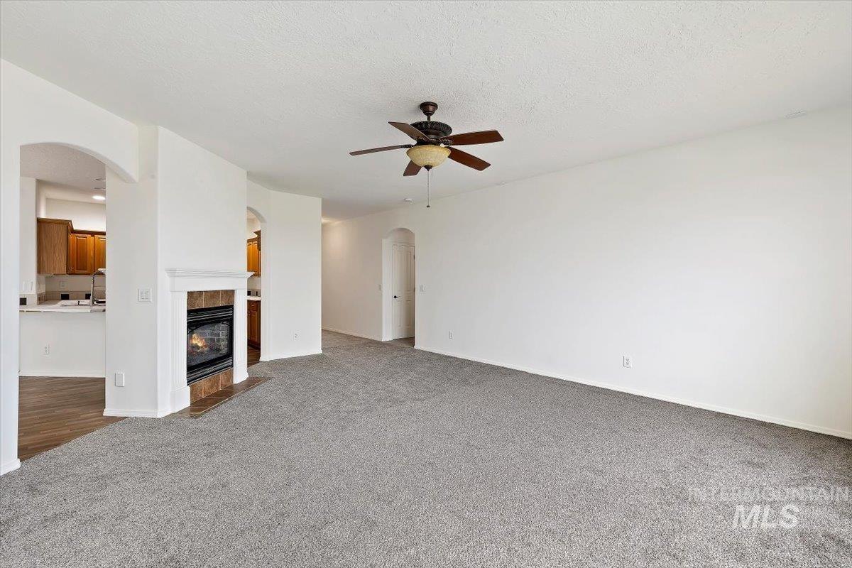 4000 E Chesapeake Dr Property Photo 6