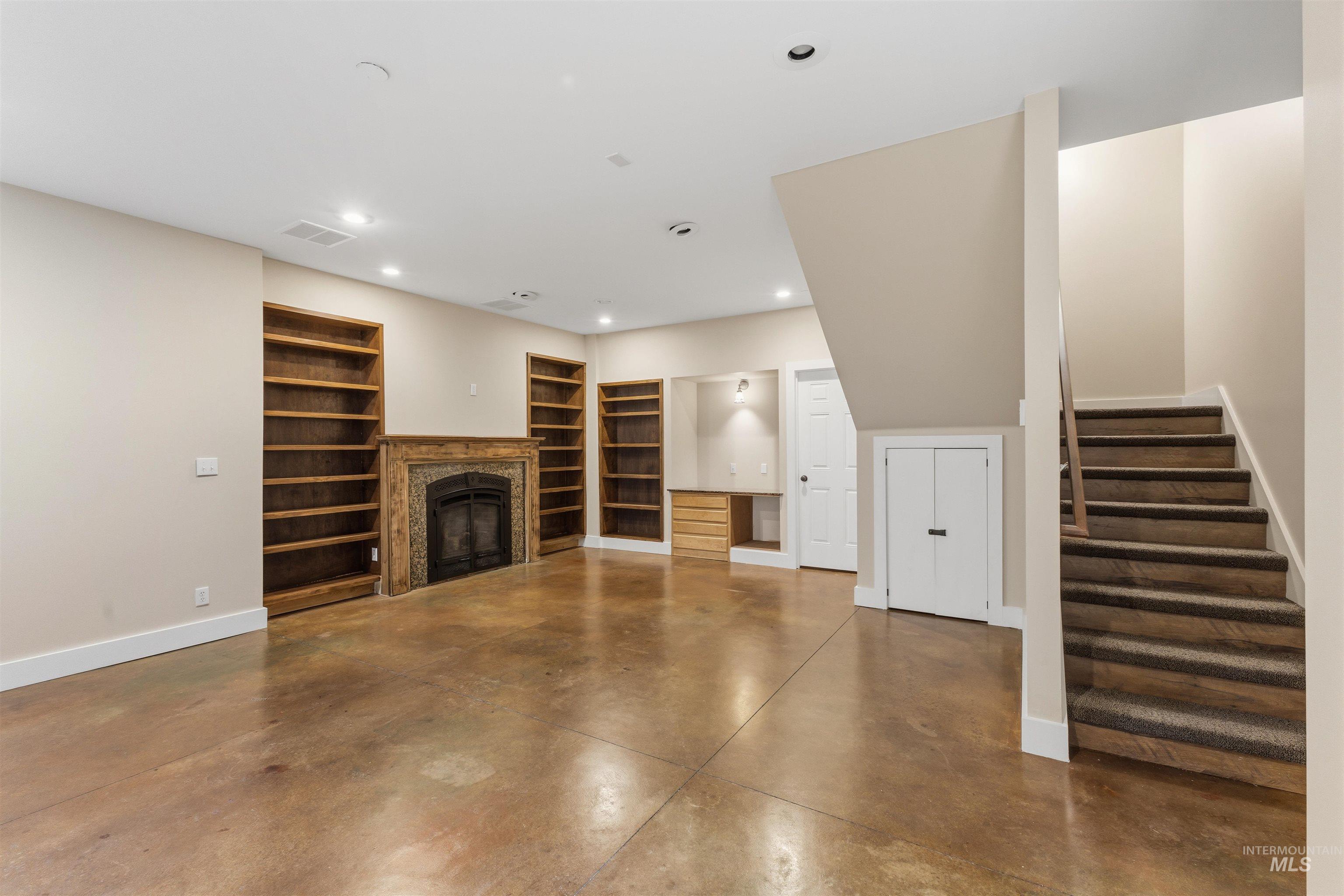 1102 N 16th Property Photo 34