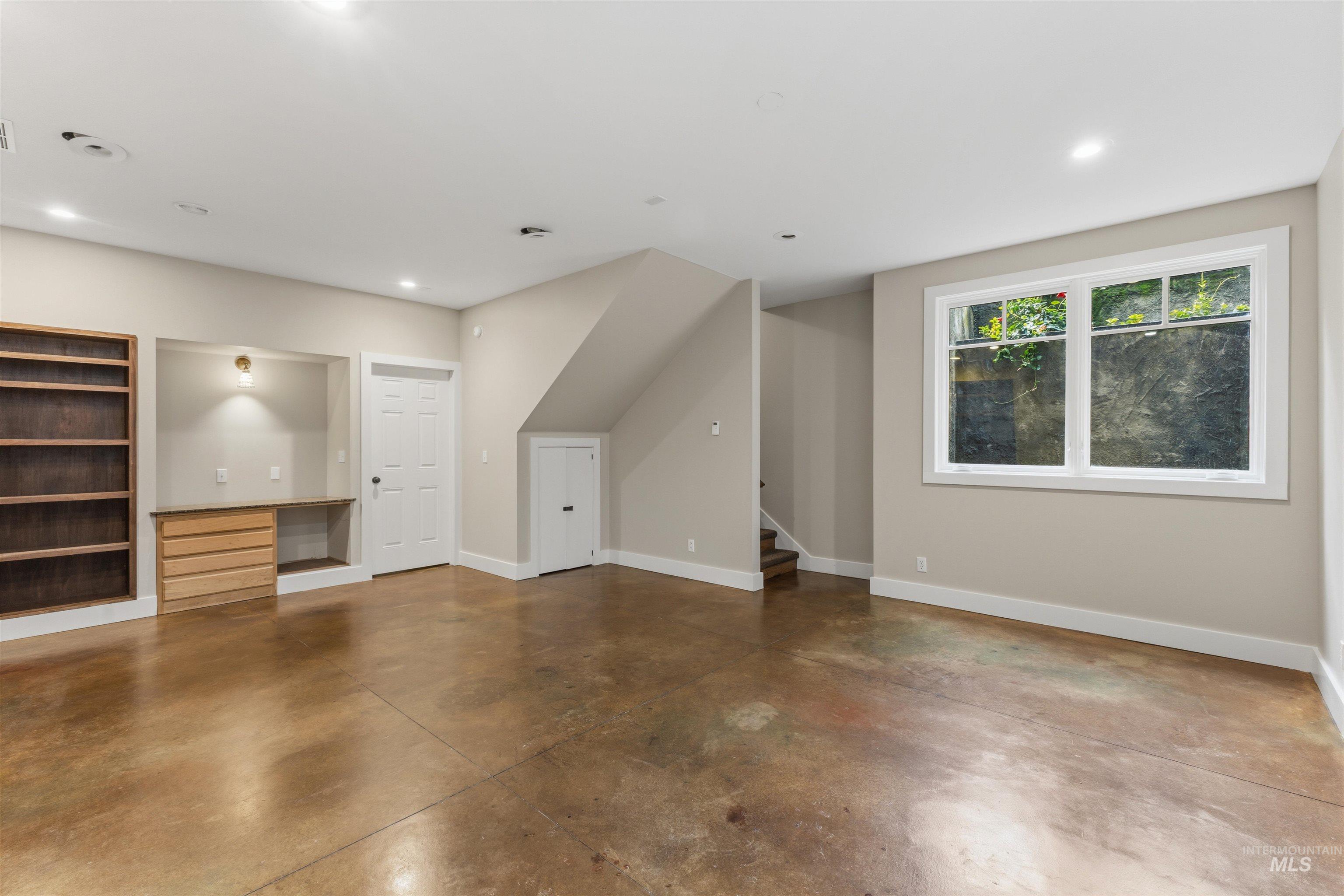 1102 N 16th Property Photo 35