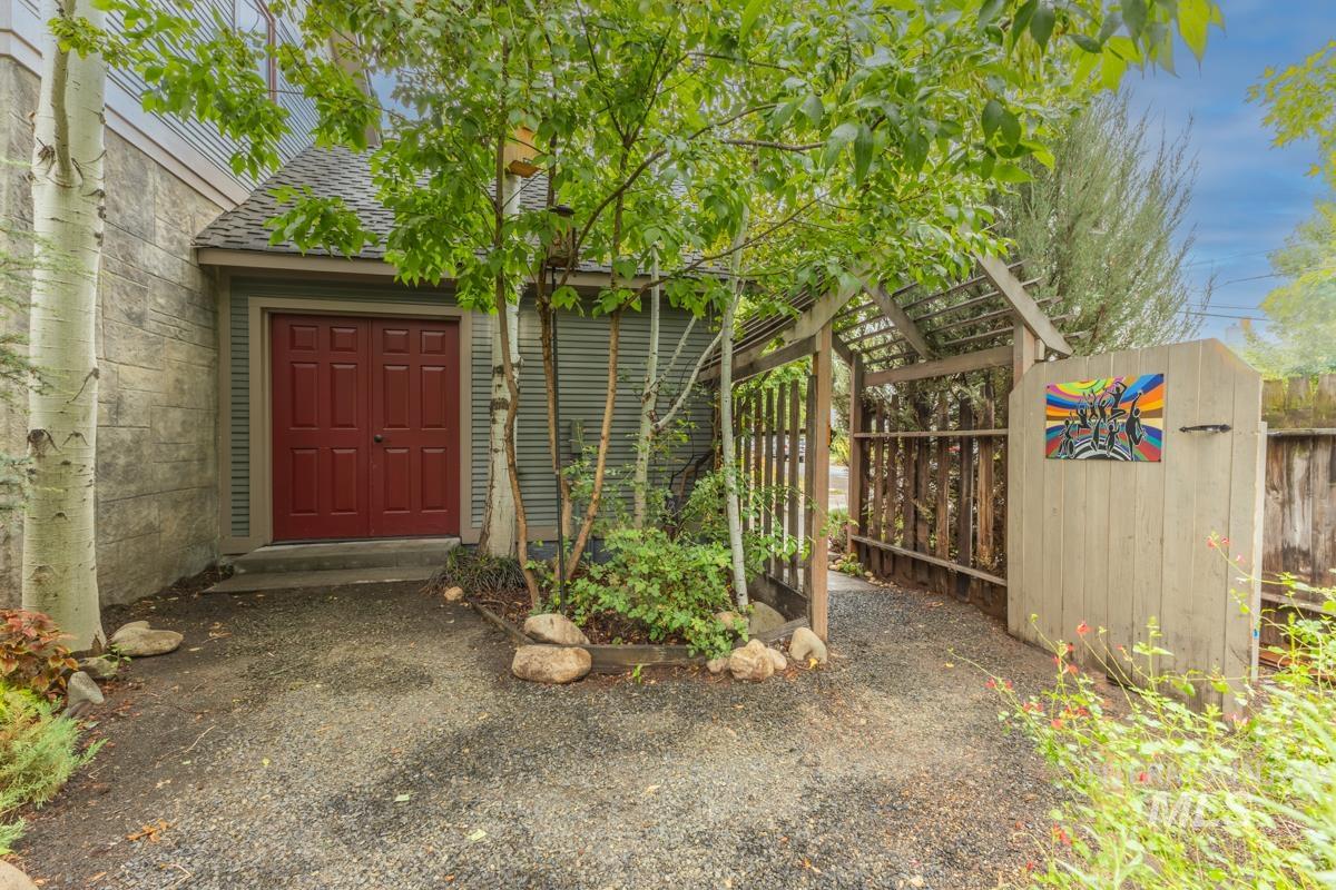 1102 N 16th Property Photo 44