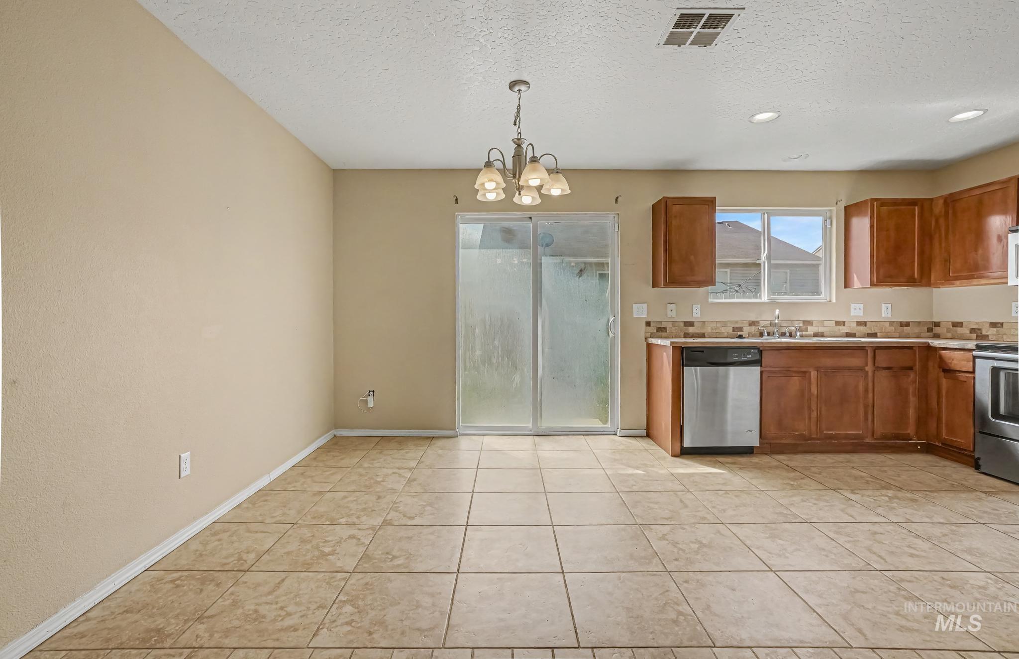 3004 Stone Creek St Property Photo 8