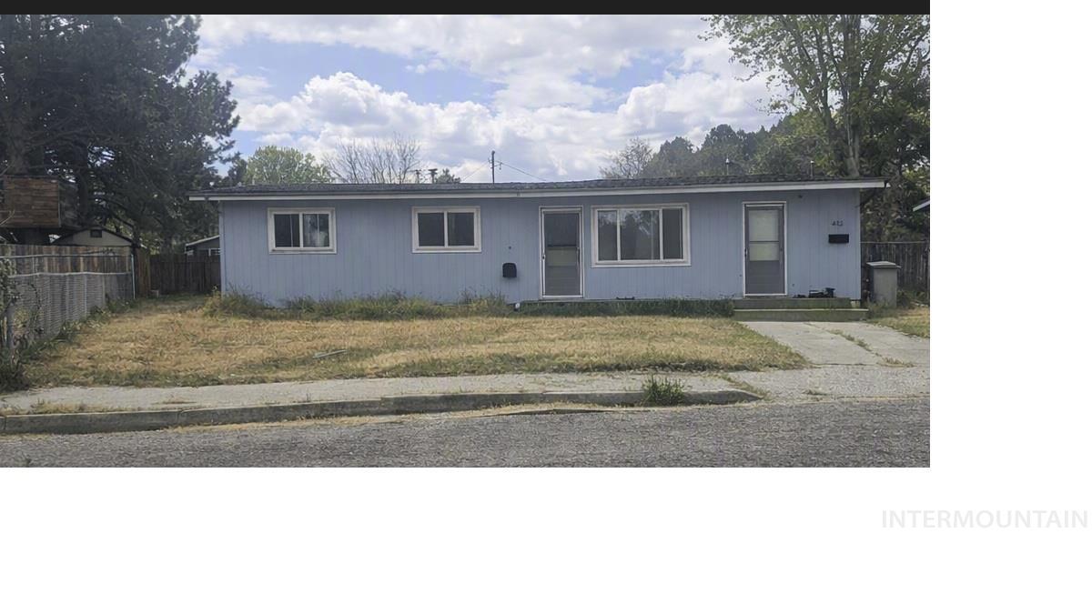 413 N 4th W Property Photo 1
