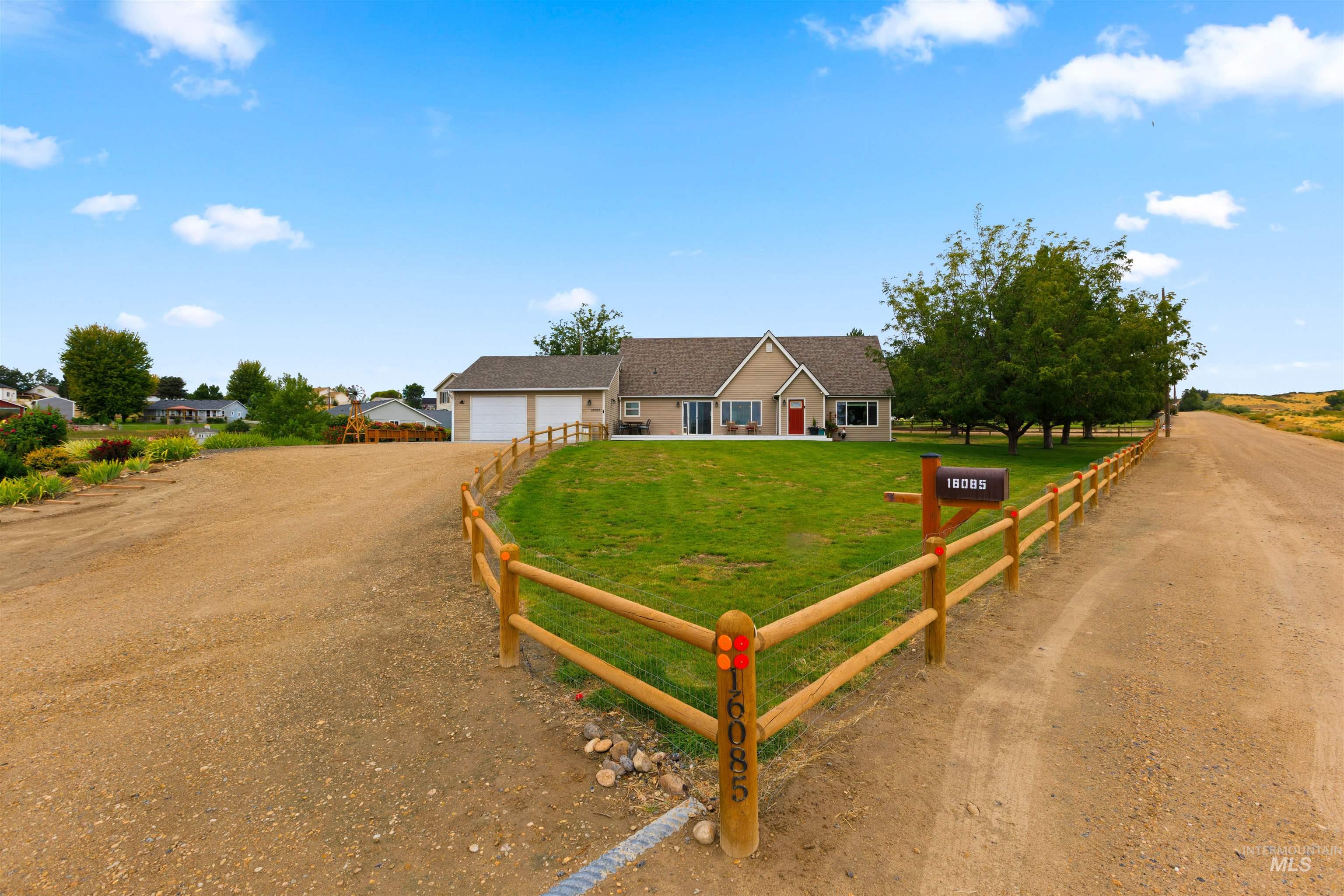 16085 Charleston Dr. Property Photo 3