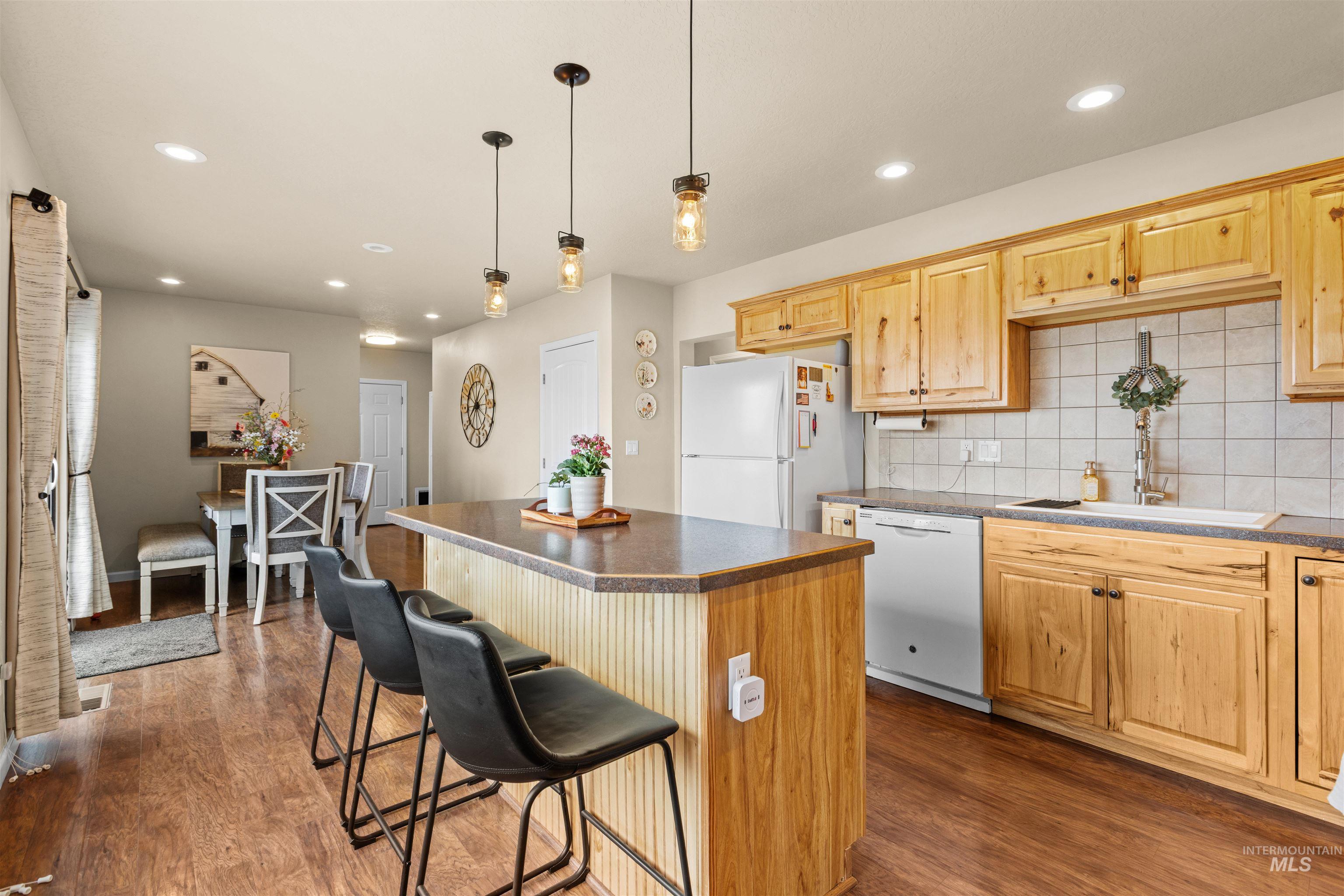 16085 Charleston Dr. Property Photo 23