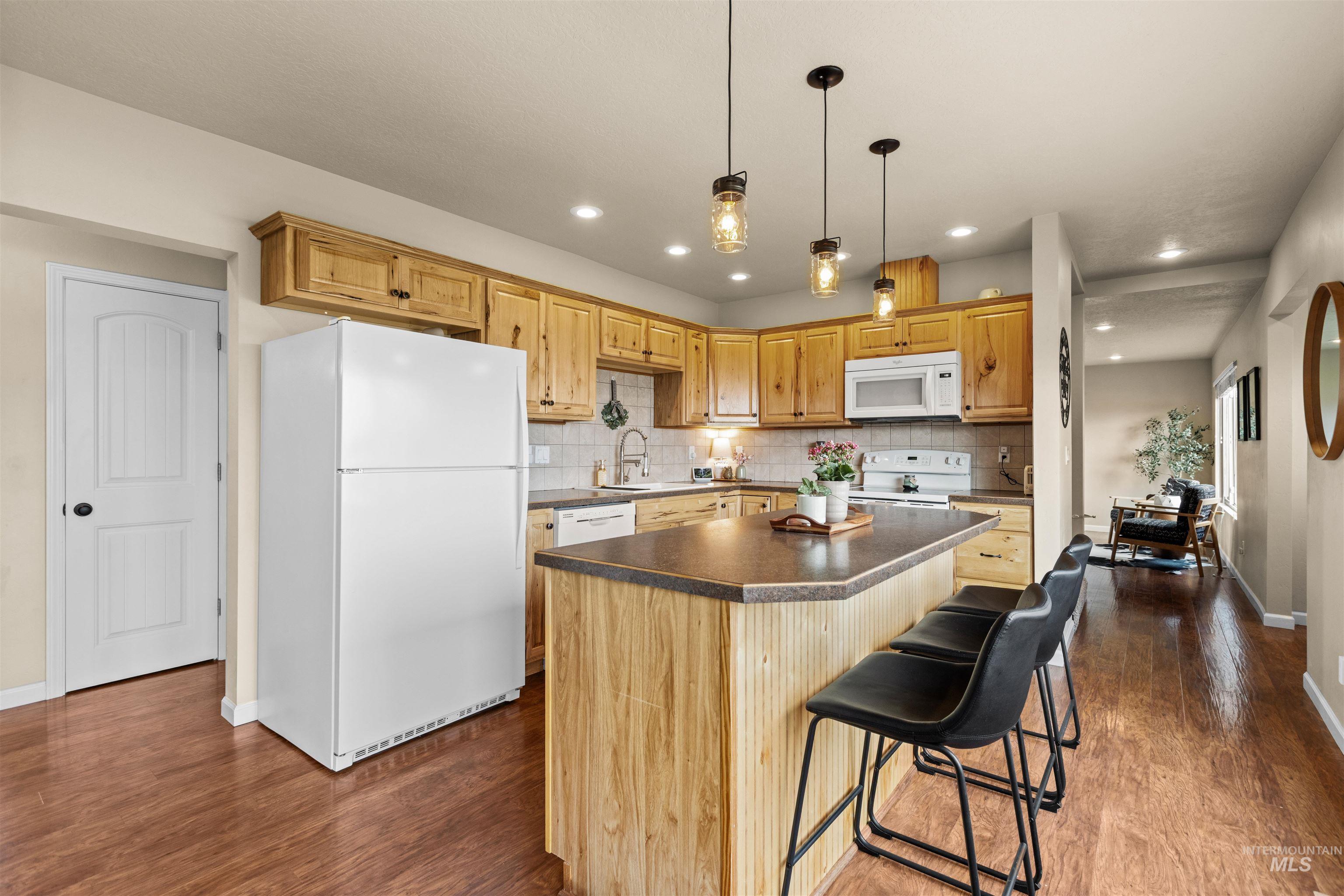 16085 Charleston Dr. Property Photo 25