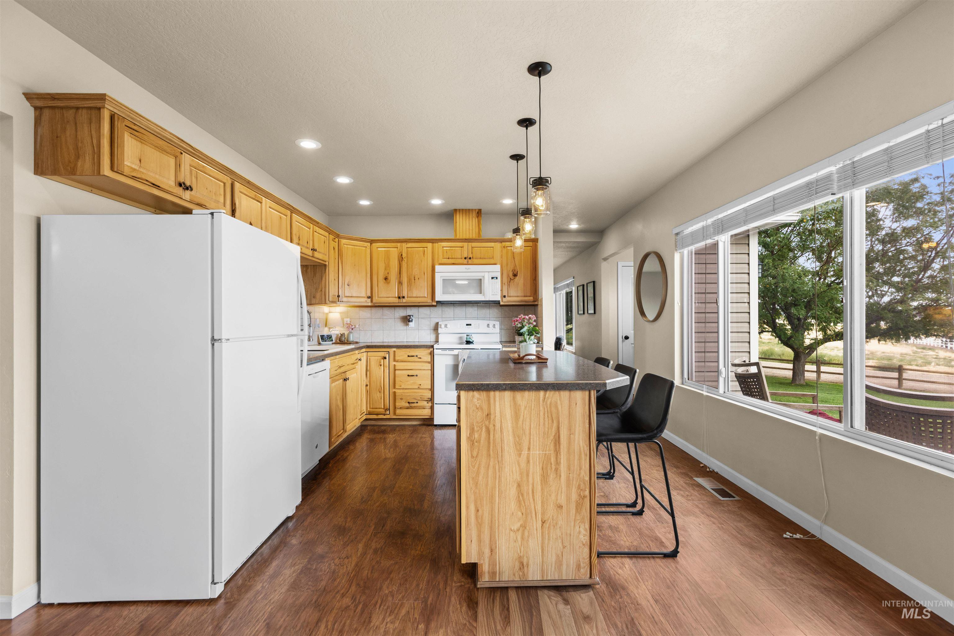 16085 Charleston Dr. Property Photo 26