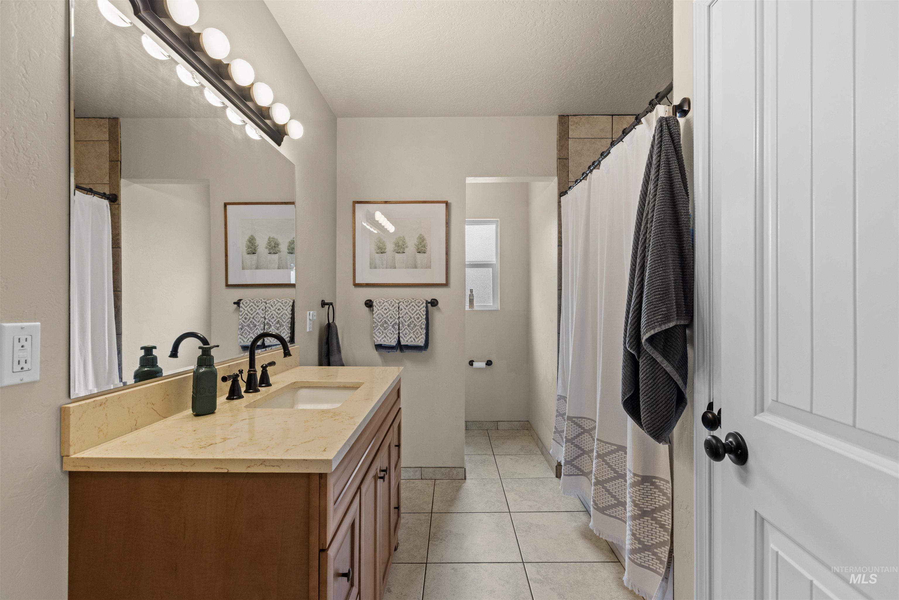 16085 Charleston Dr. Property Photo 35