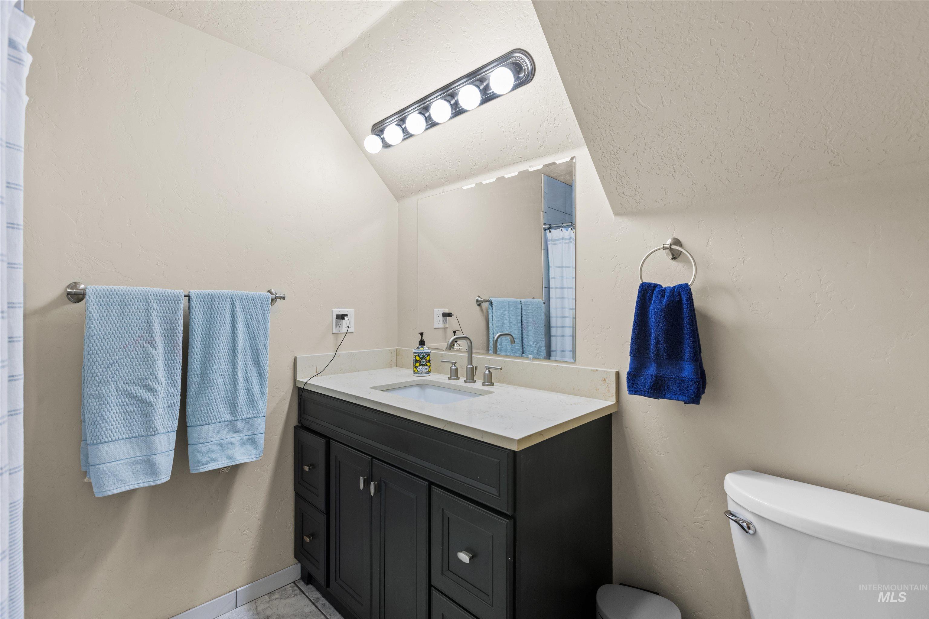 16085 Charleston Dr. Property Photo 41