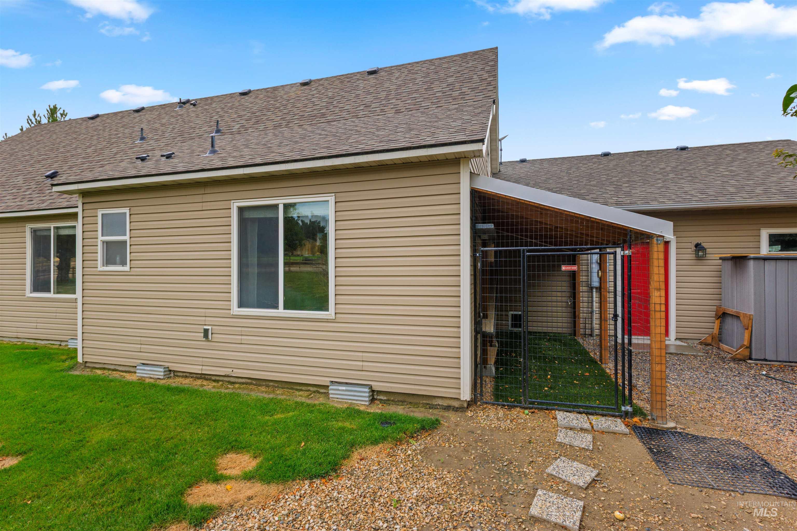 16085 Charleston Dr. Property Photo 46