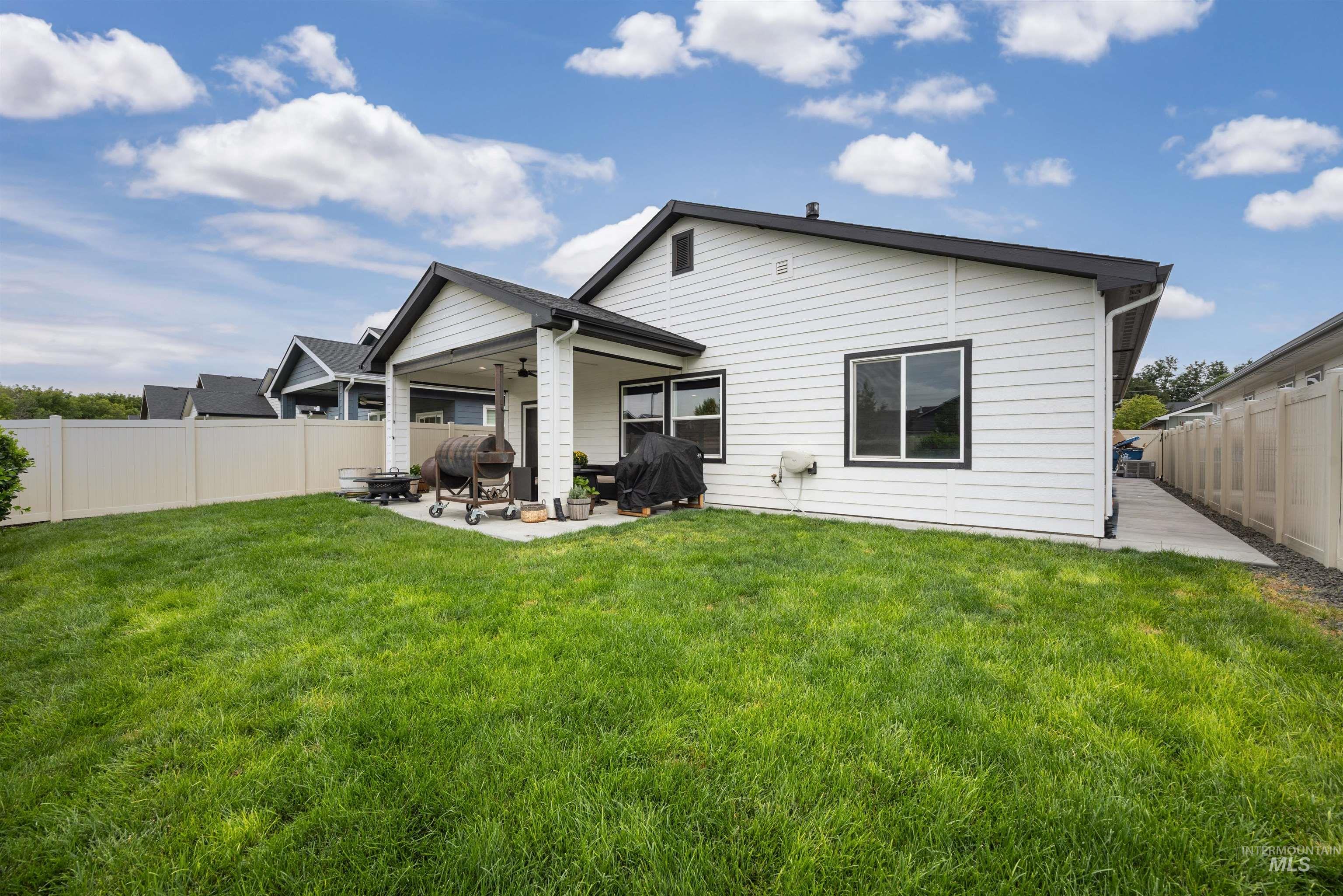 2981 E Diorite St Property Photo 4