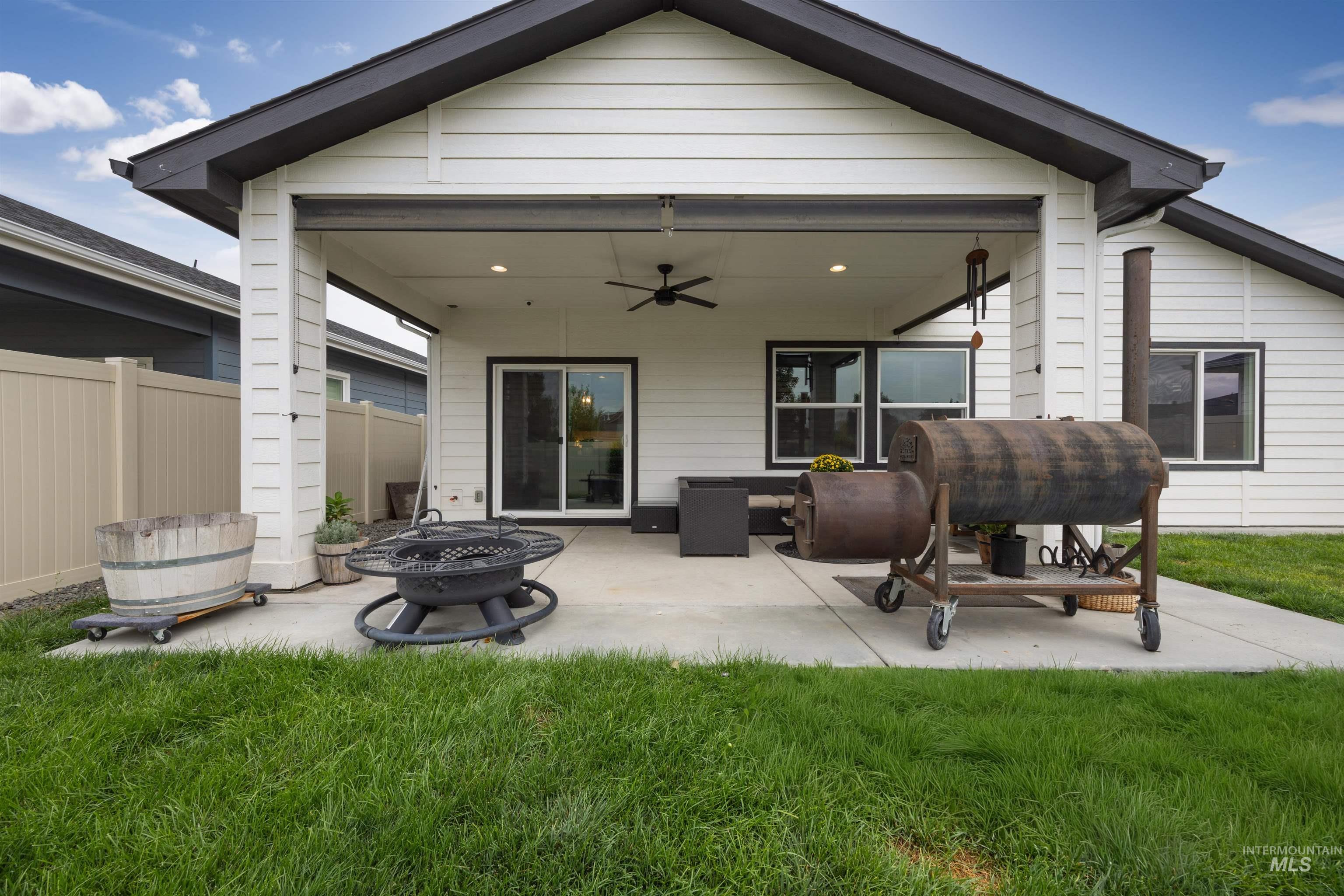2981 E Diorite St Property Photo 5